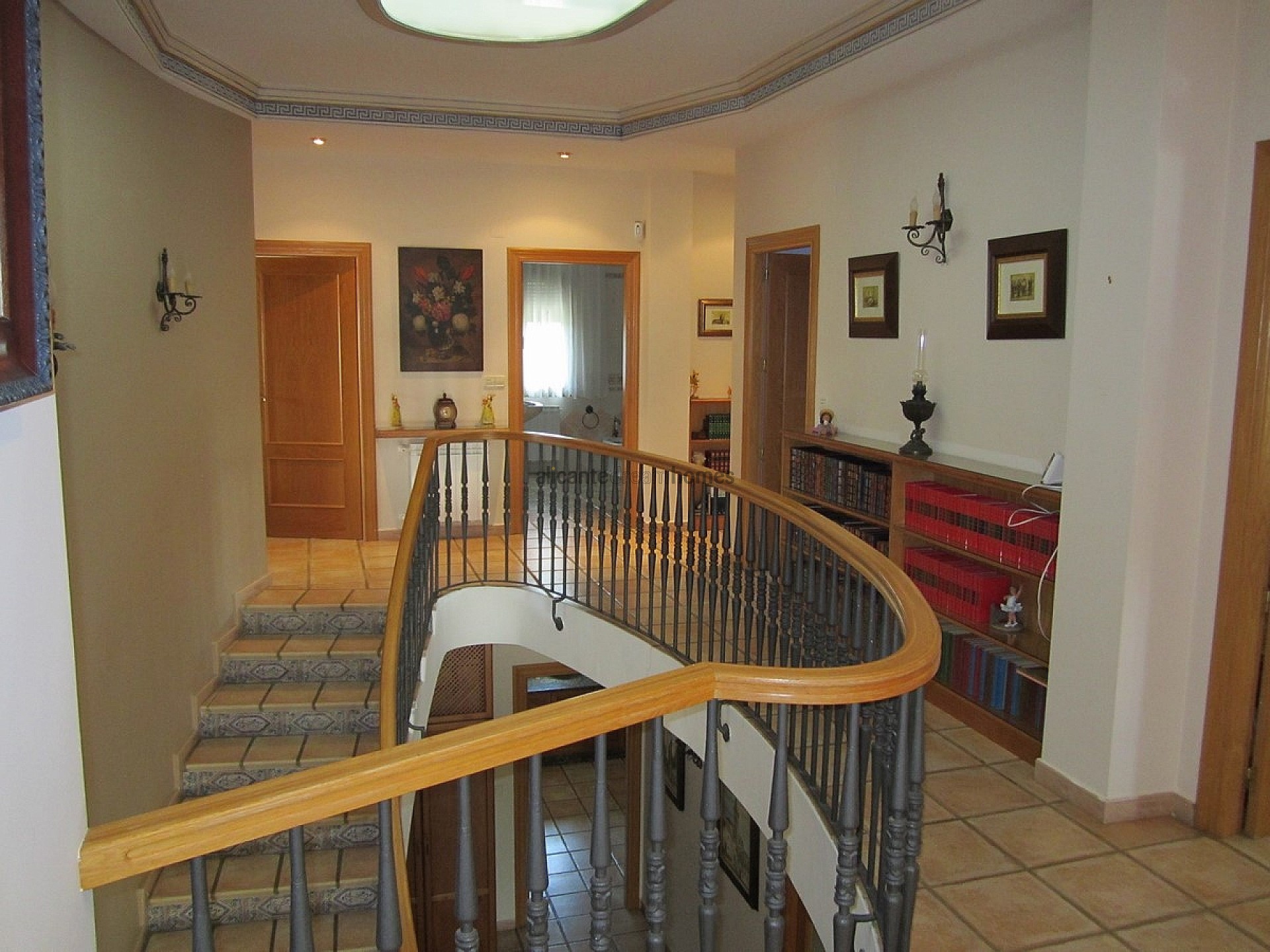 Resale - 6 Bedroom 4 Bathroom Villa in Yecla -  - Murcia