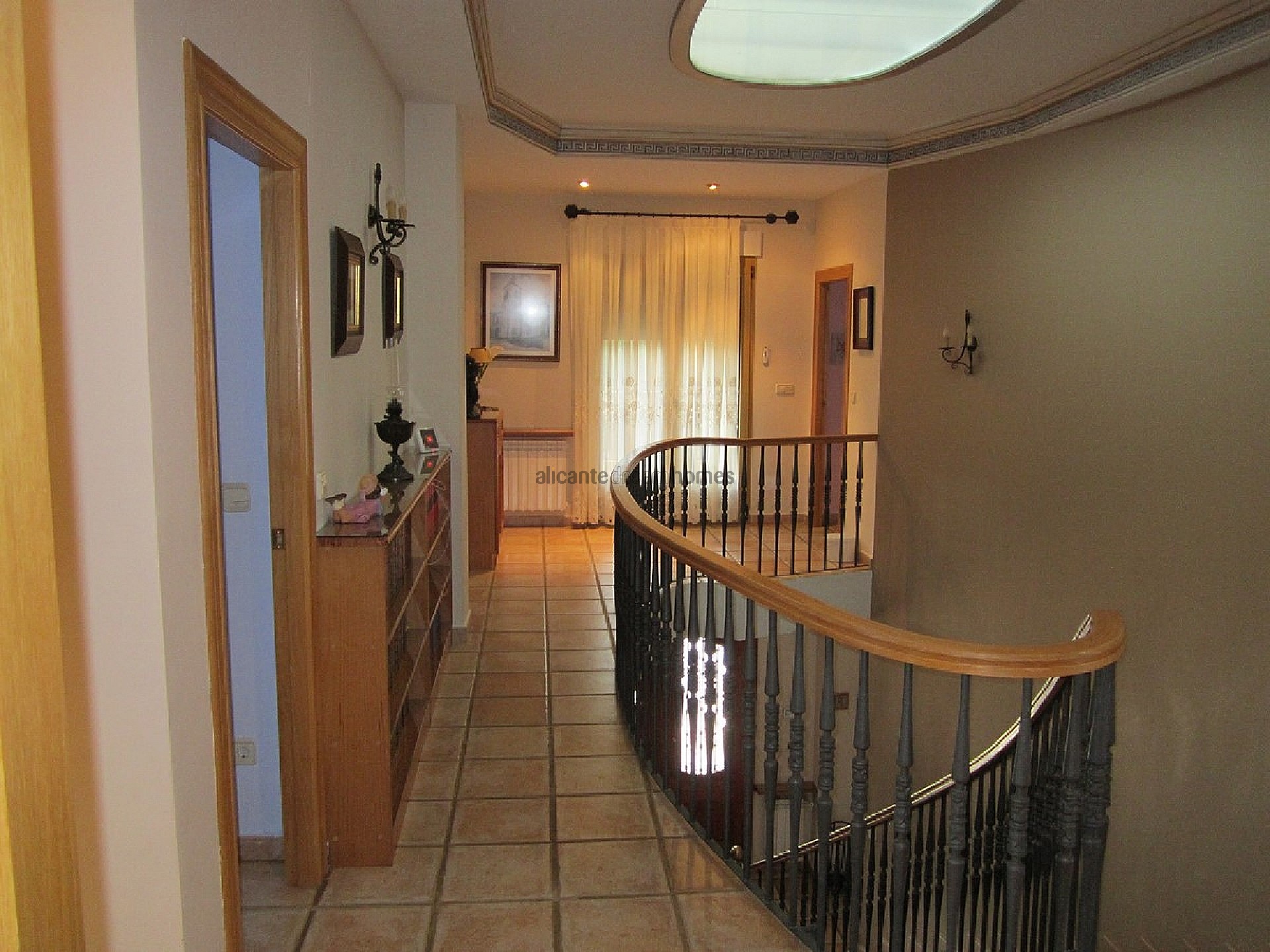 Resale - 6 Bedroom 4 Bathroom Villa in Yecla -  - Murcia