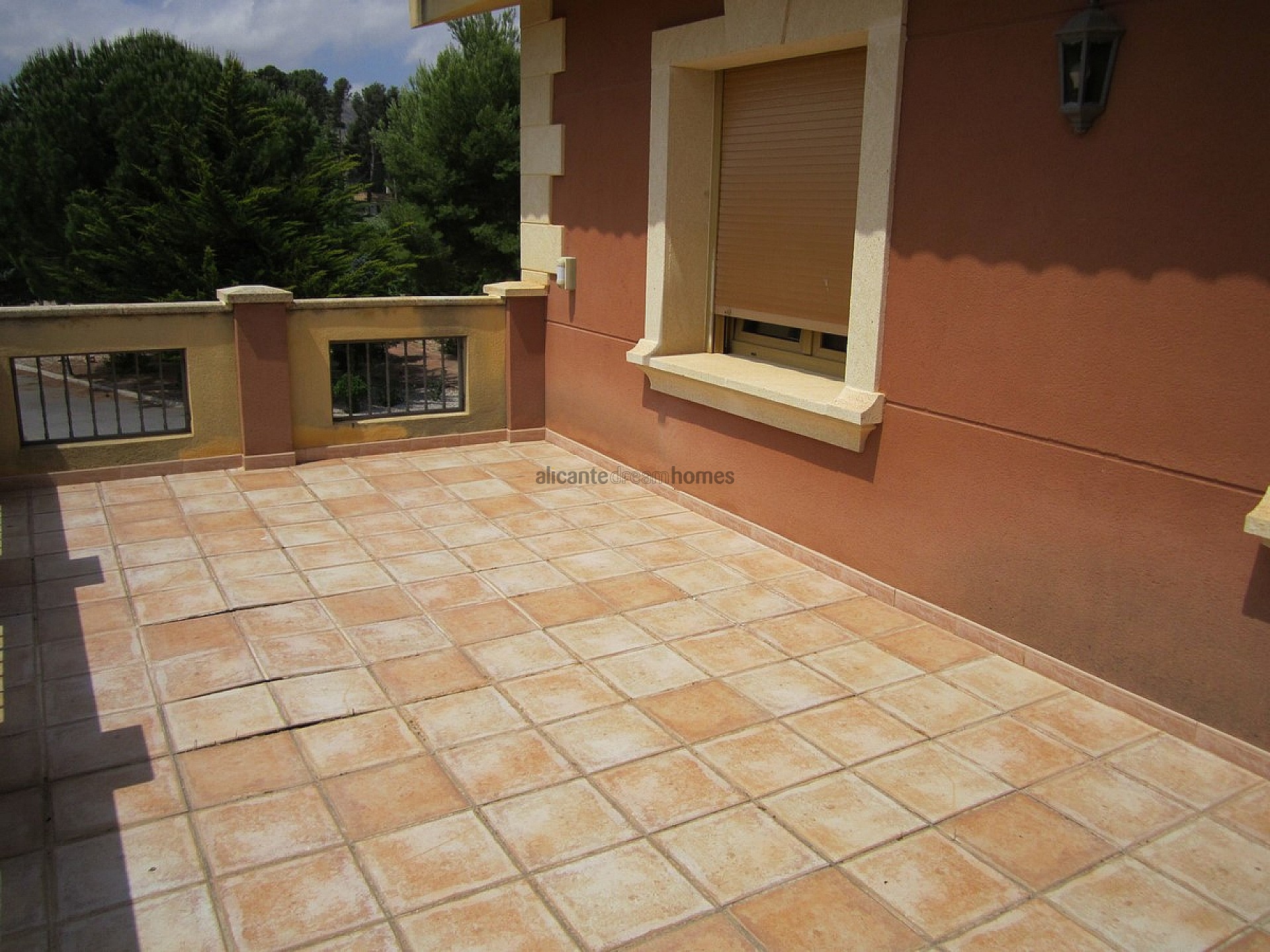 Resale - 6 Bedroom 4 Bathroom Villa in Yecla -  - Murcia