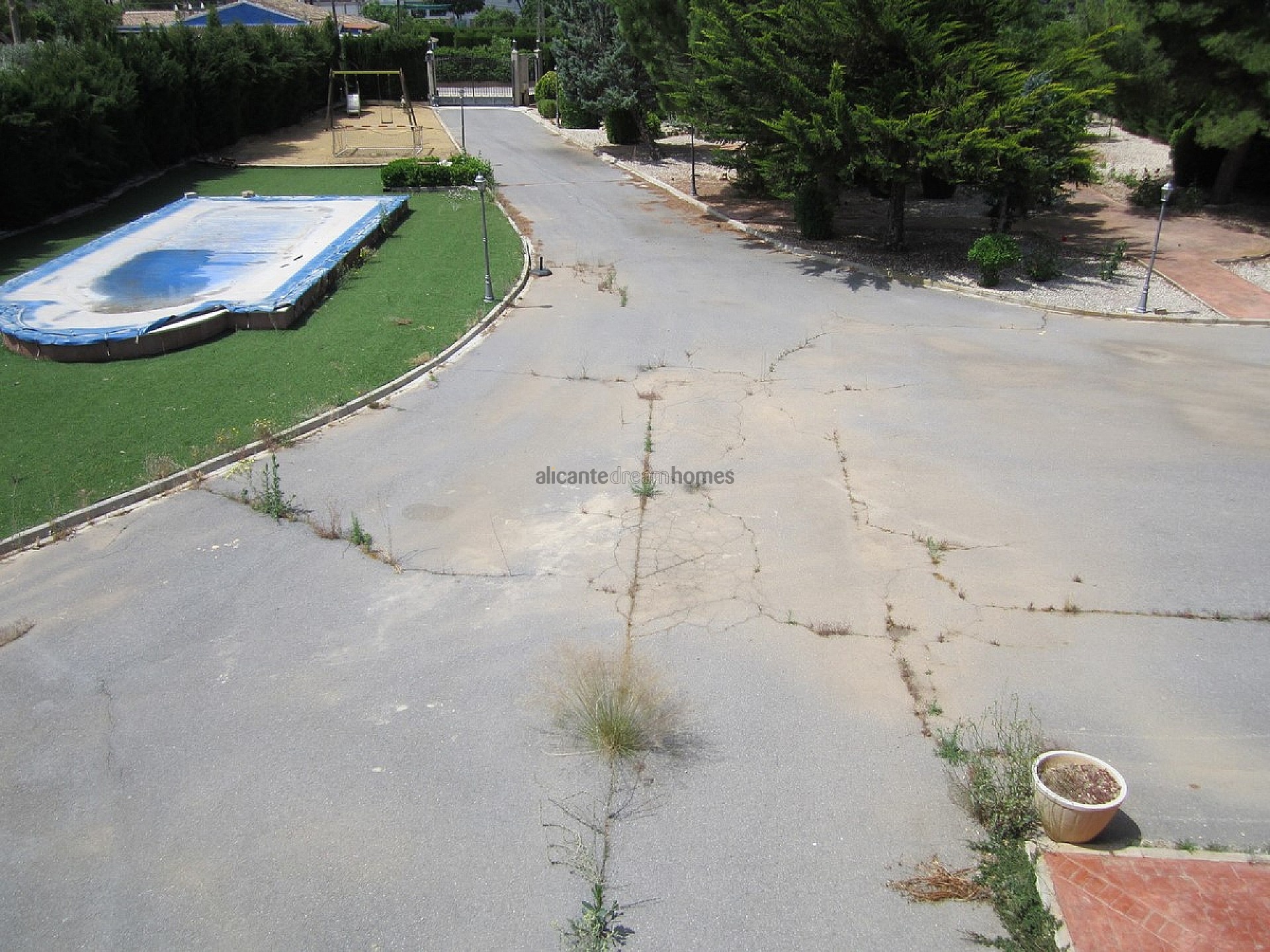 Resale - 6 Bedroom 4 Bathroom Villa in Yecla -  - Murcia