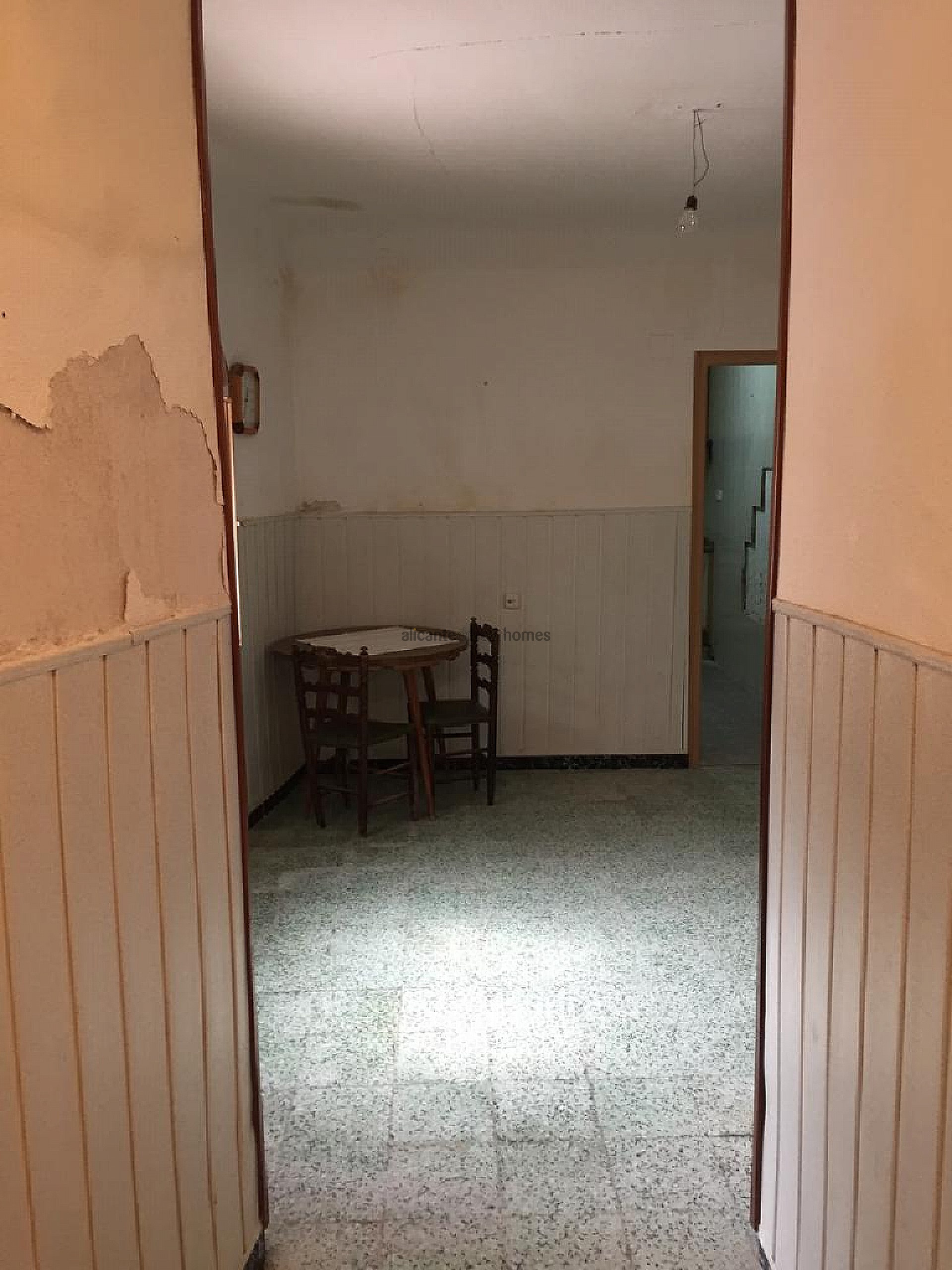 Resale - 9 Bedroom 2 Bathroom Villa in Monóvar -  - Alicante