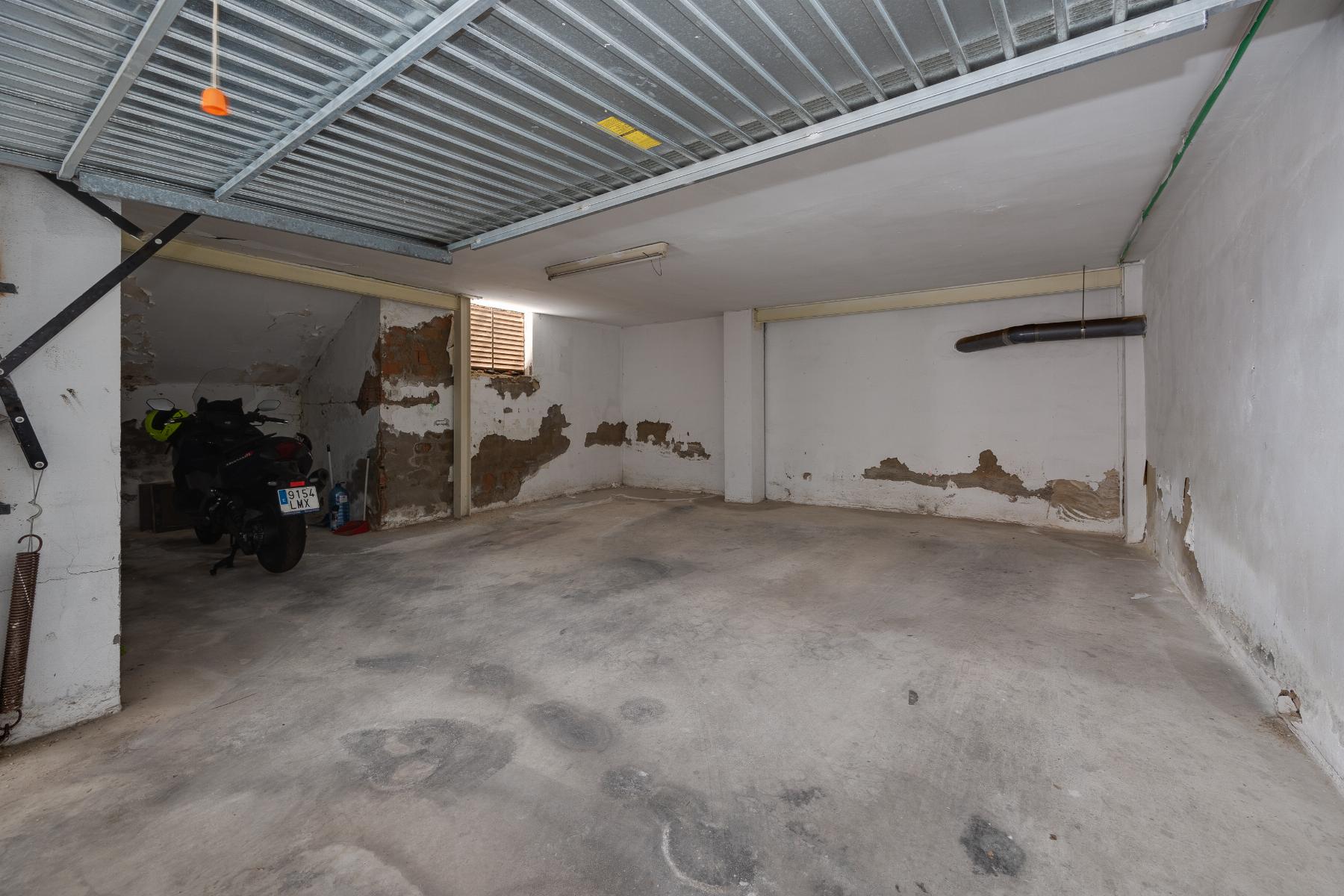 Resale - 4 Bedroom 2 Bathroom Apartamento in Torrevieja - Playa del Acequión - Alicante