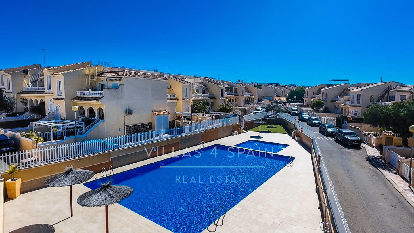 Resale - 2 Bedroom Bungalow with a Large Garden and Community Pool in Gran Alacant  - Av. D'Escandinàvia - Alicante