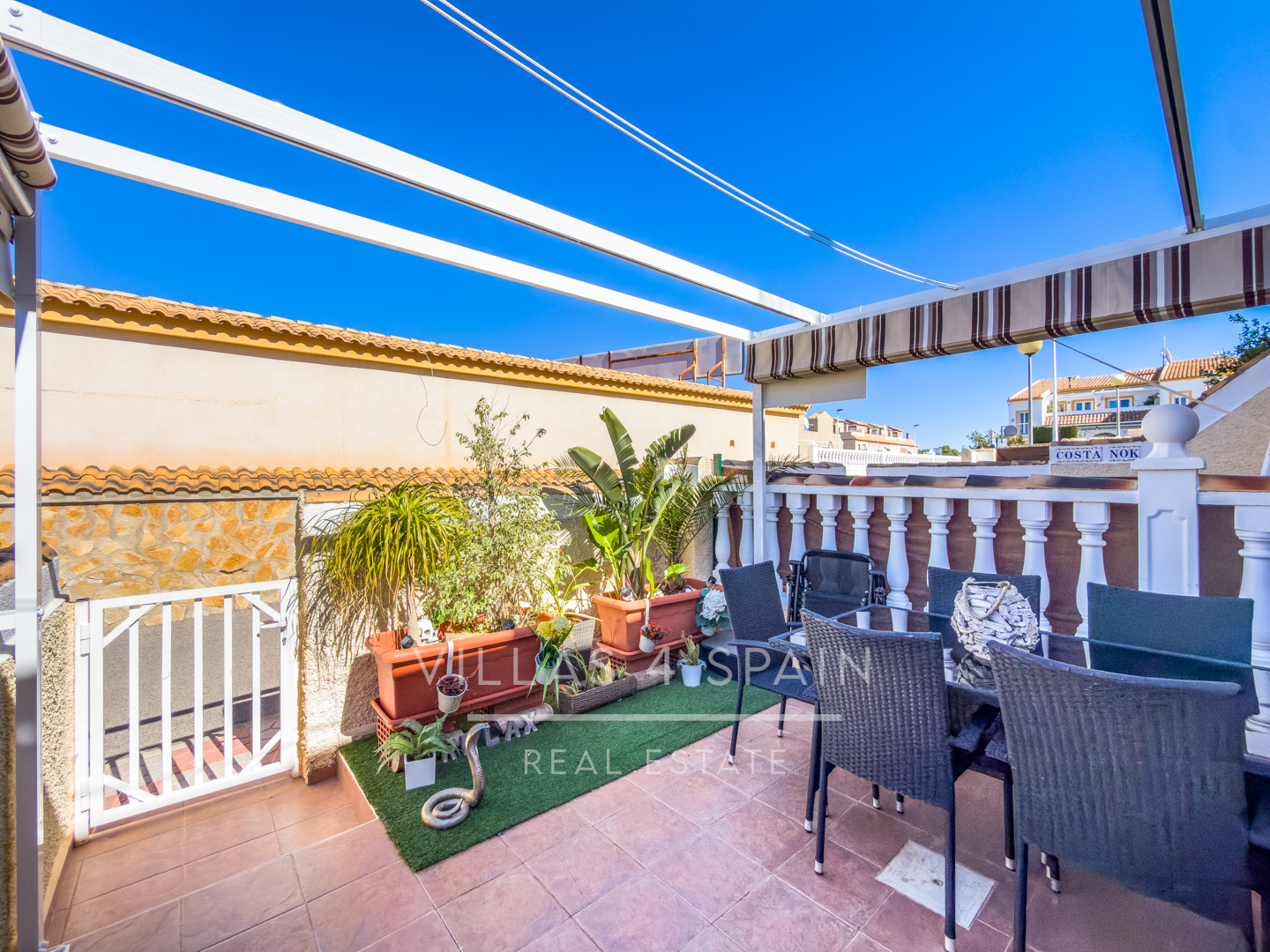 Resale - 2 Bedroom Bungalow with a Large Garden and Community Pool in Gran Alacant  - Av. D'Escandinàvia - Alicante