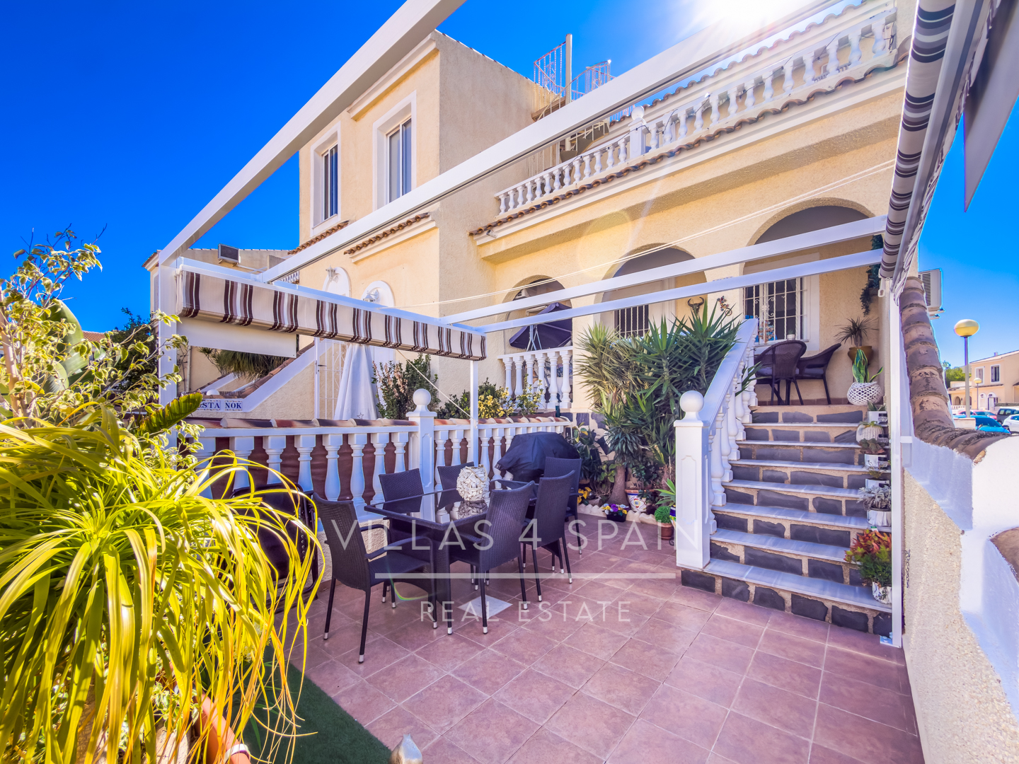 Resale - 2 Bedroom Bungalow with a Large Garden and Community Pool in Gran Alacant  - Av. D'Escandinàvia - Alicante