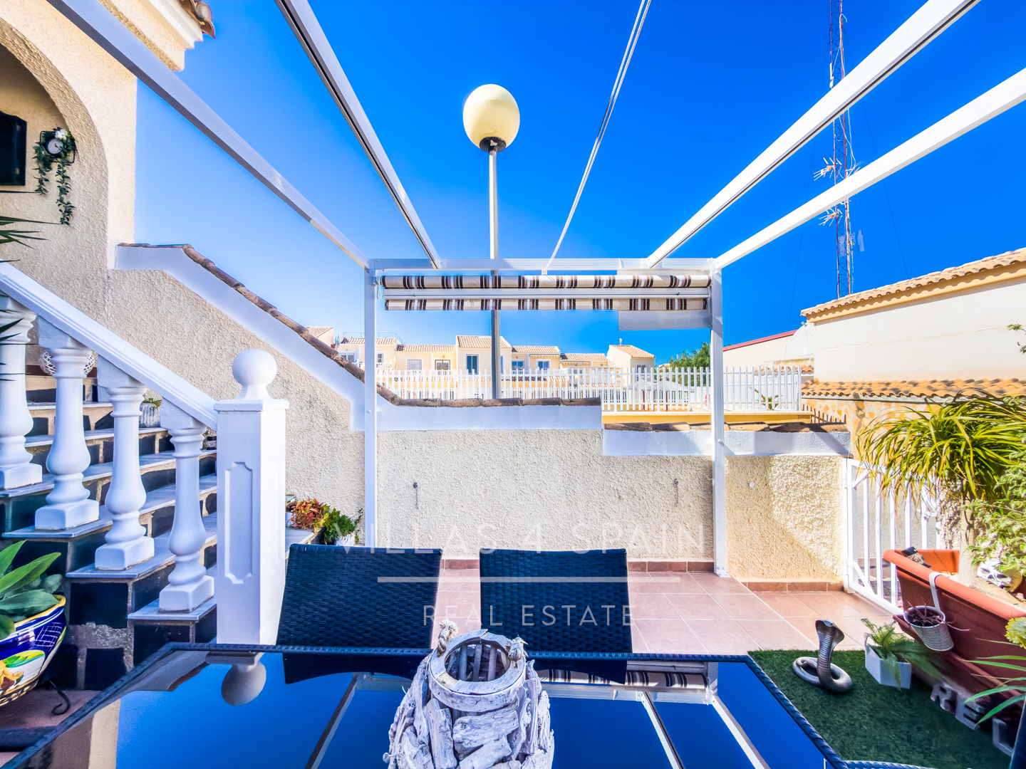 Resale - 2 Bedroom Bungalow with a Large Garden and Community Pool in Gran Alacant  - Av. D'Escandinàvia - Alicante