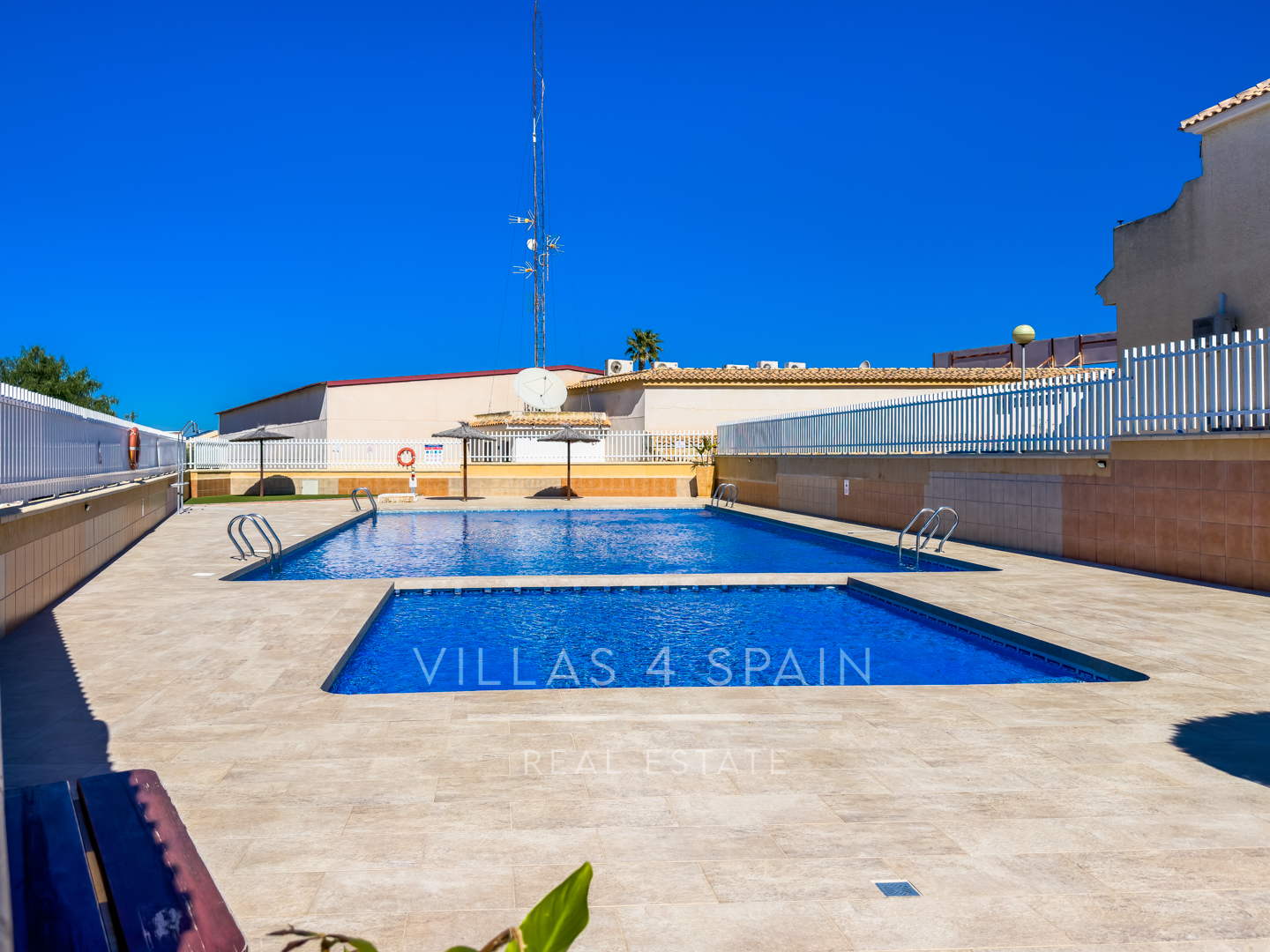 Resale - 2 Bedroom Bungalow with a Large Garden and Community Pool in Gran Alacant  - Av. D'Escandinàvia - Alicante