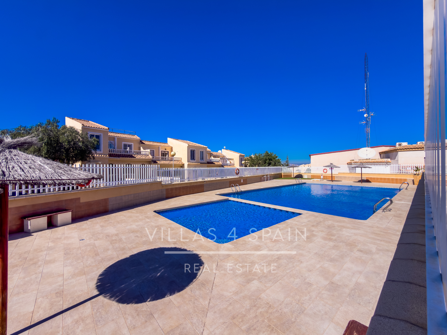 Resale - 2 Bedroom Bungalow with a Large Garden and Community Pool in Gran Alacant  - Av. D'Escandinàvia - Alicante