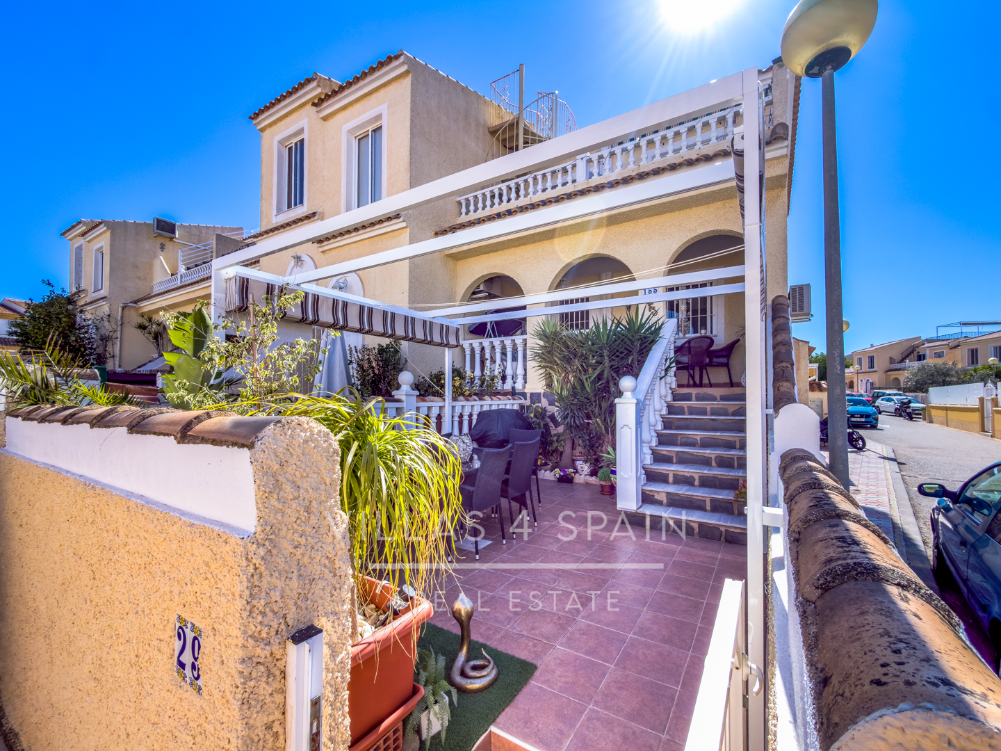 Resale - 2 Bedroom Bungalow with a Large Garden and Community Pool in Gran Alacant  - Av. D'Escandinàvia - Alicante