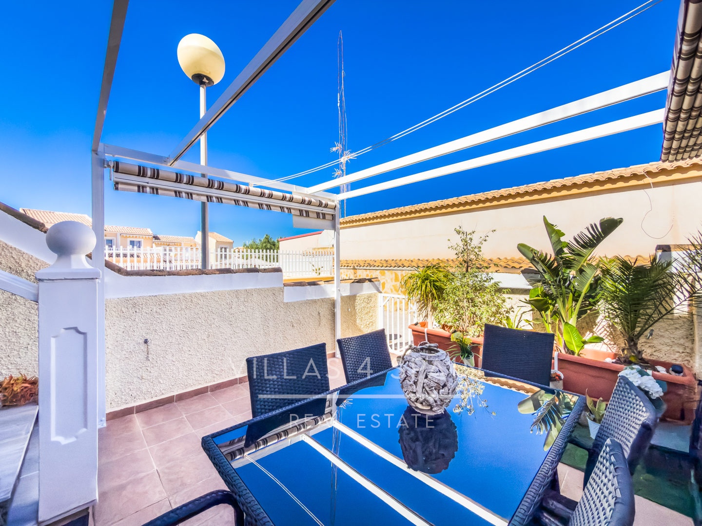 Resale - 2 Bedroom Bungalow with a Large Garden and Community Pool in Gran Alacant  - Av. D'Escandinàvia - Alicante