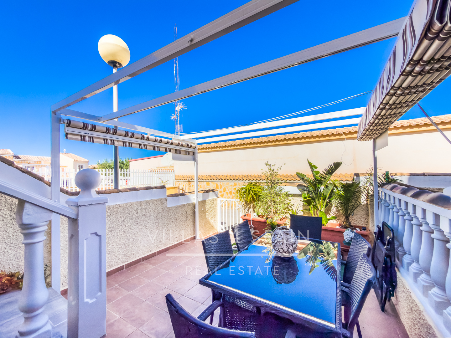 Resale - 2 Bedroom Bungalow with a Large Garden and Community Pool in Gran Alacant  - Av. D'Escandinàvia - Alicante