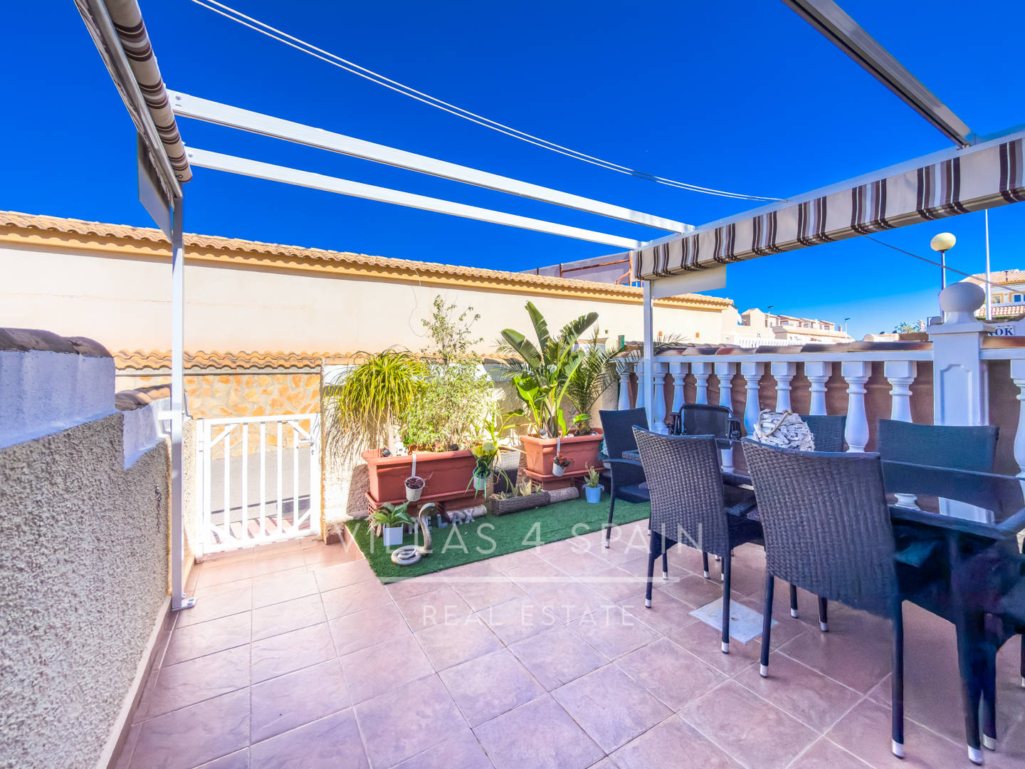 Resale - 2 Bedroom Bungalow with a Large Garden and Community Pool in Gran Alacant  - Av. D'Escandinàvia - Alicante