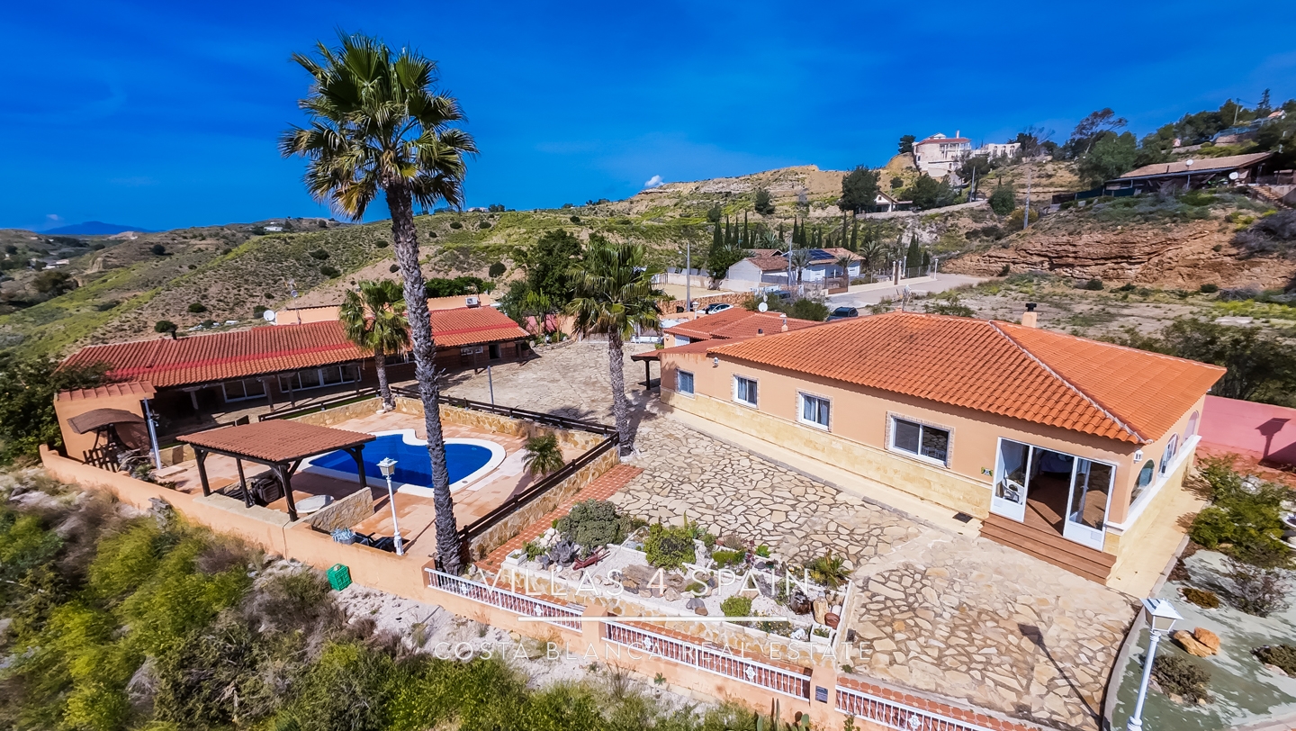 3 Homes in 1 Multi home estate in Los Periquitos, Santomera 