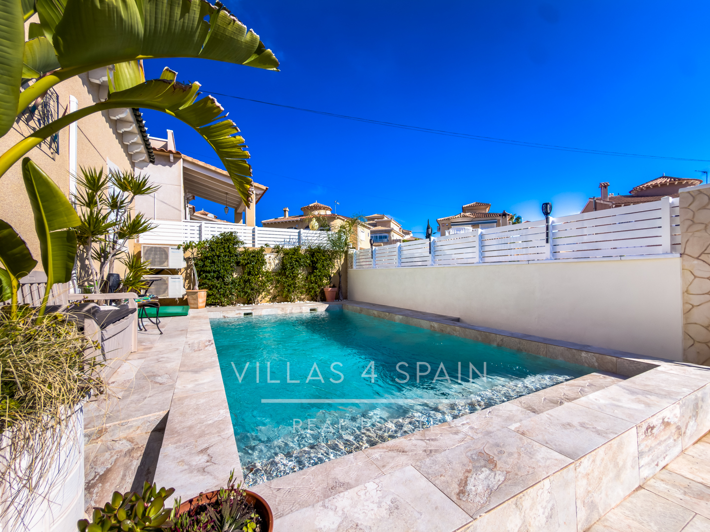 Resale - 3 Bed 3 bath Villa with Private Pool and Parking + Hot tub and Guest apartment in El Galan, Villamartin - calle marbella - Alicante
