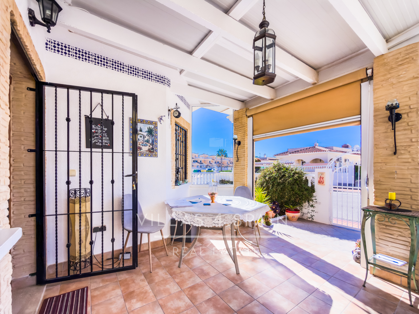 Resale - 3 Bed 2 Bath Villa With Private Pool and parking in Lo Crispin, Algorfa - av. de la estacion - Alicante