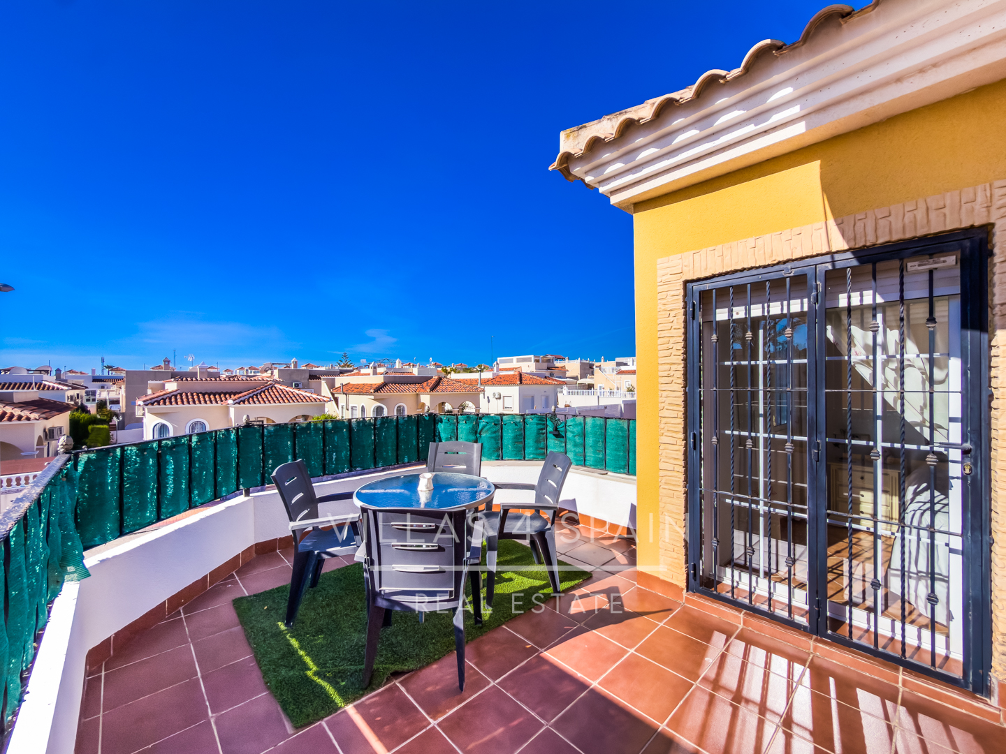 Resale - 3 Bed 2 Bath Villa With Private Pool and parking in Lo Crispin, Algorfa - av. de la estacion - Alicante