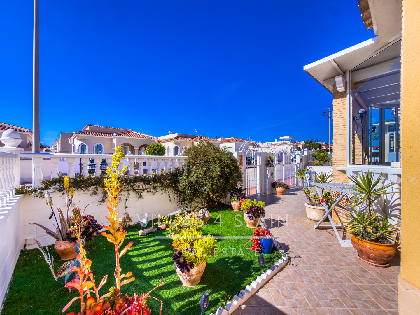 Resale - 3 Bed 2 Bath Villa With Private Pool and parking in Lo Crispin, Algorfa - av. de la estacion - Alicante