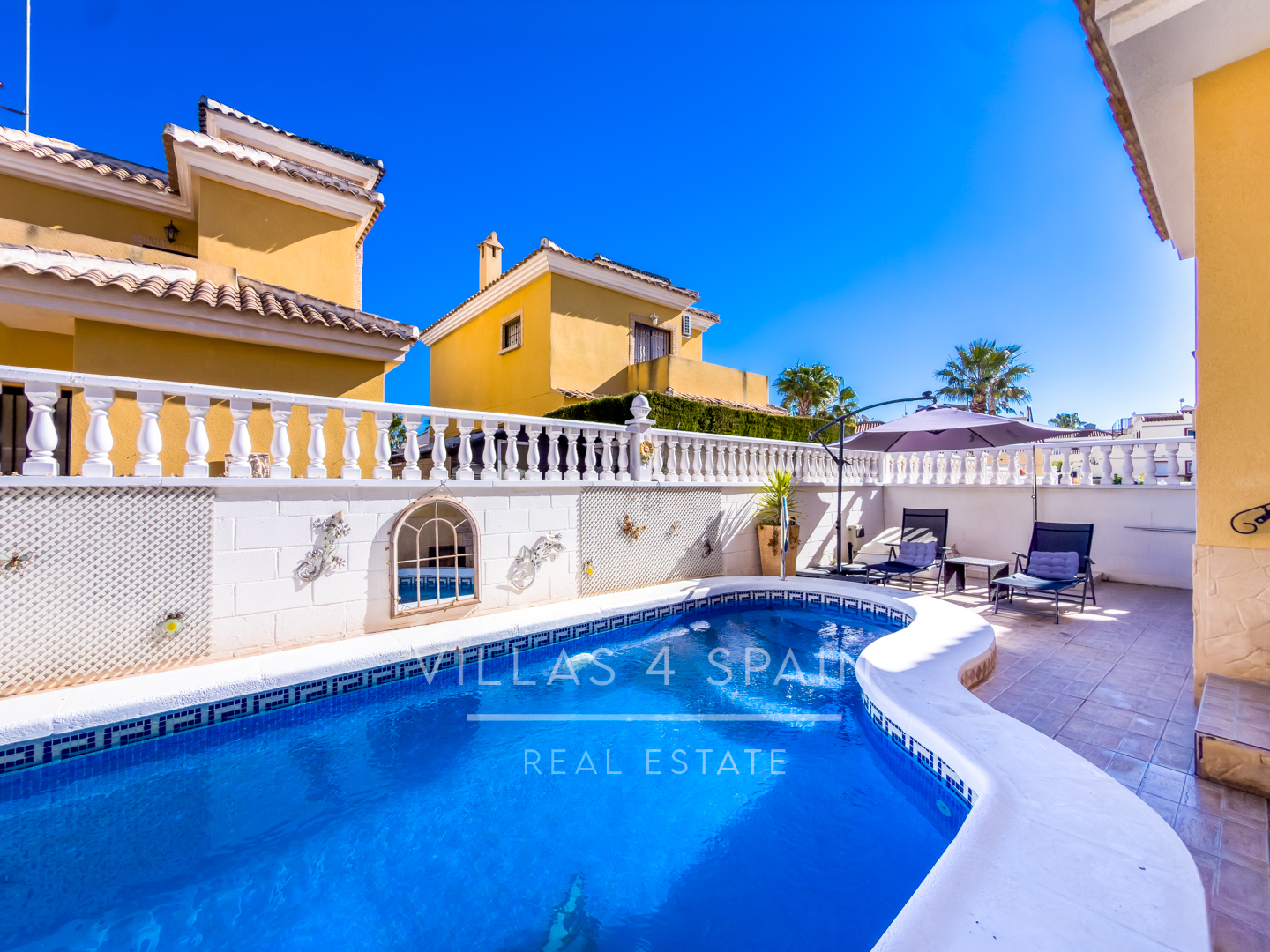 Resale - 3 Bed 2 Bath Villa With Private Pool and parking in Lo Crispin, Algorfa - av. de la estacion - Alicante
