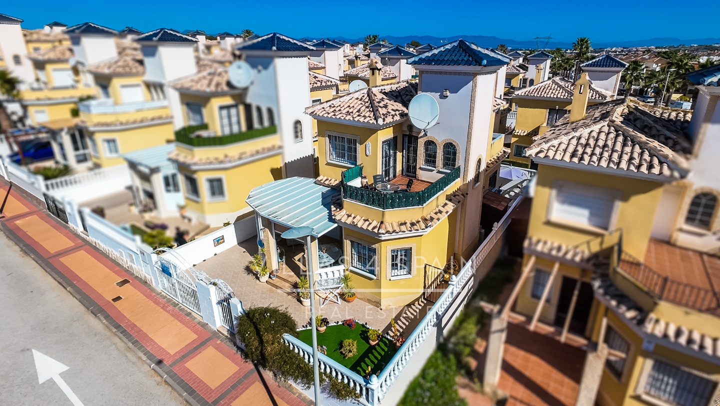 3 Bed 2 Bath Villa With Private Pool and parking in Lo Crispin, Algorfa