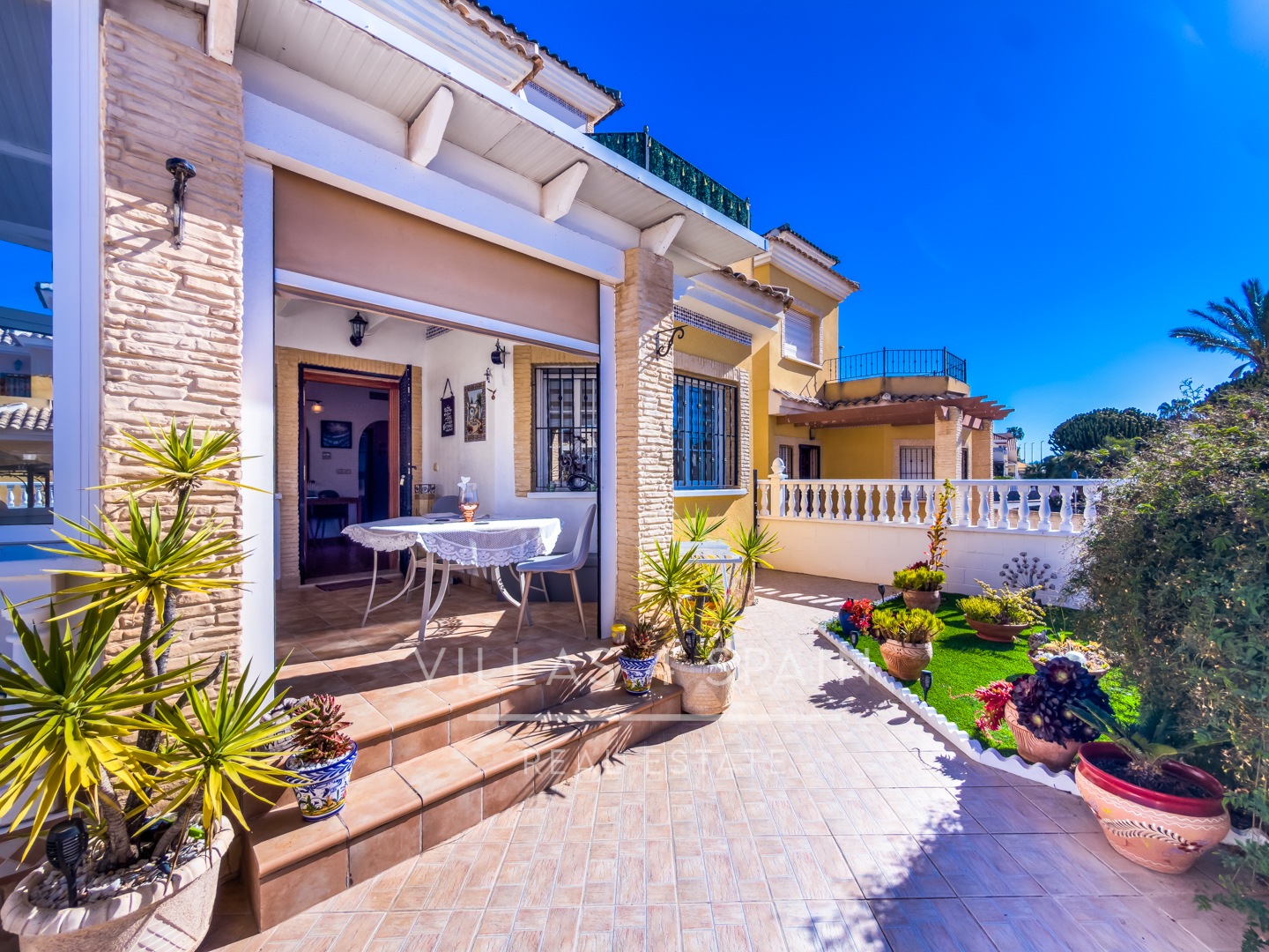 Resale - 3 Bed 2 Bath Villa With Private Pool and parking in Lo Crispin, Algorfa - av. de la estacion - Alicante