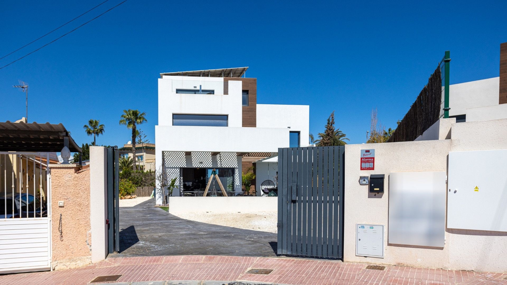 Resale - 4 Bedroom 3 Bathroom Villa in Ciudad Quesada -  - Alicante