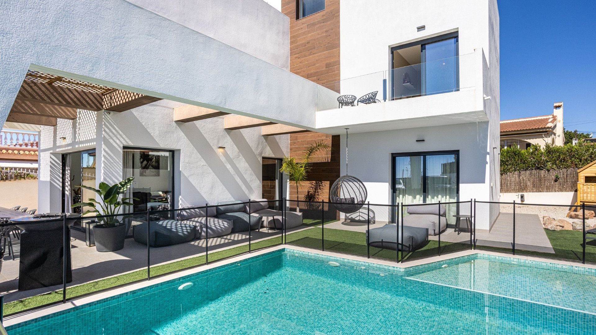 Resale - 4 Bedroom 3 Bathroom Villa in Ciudad Quesada -  - Alicante