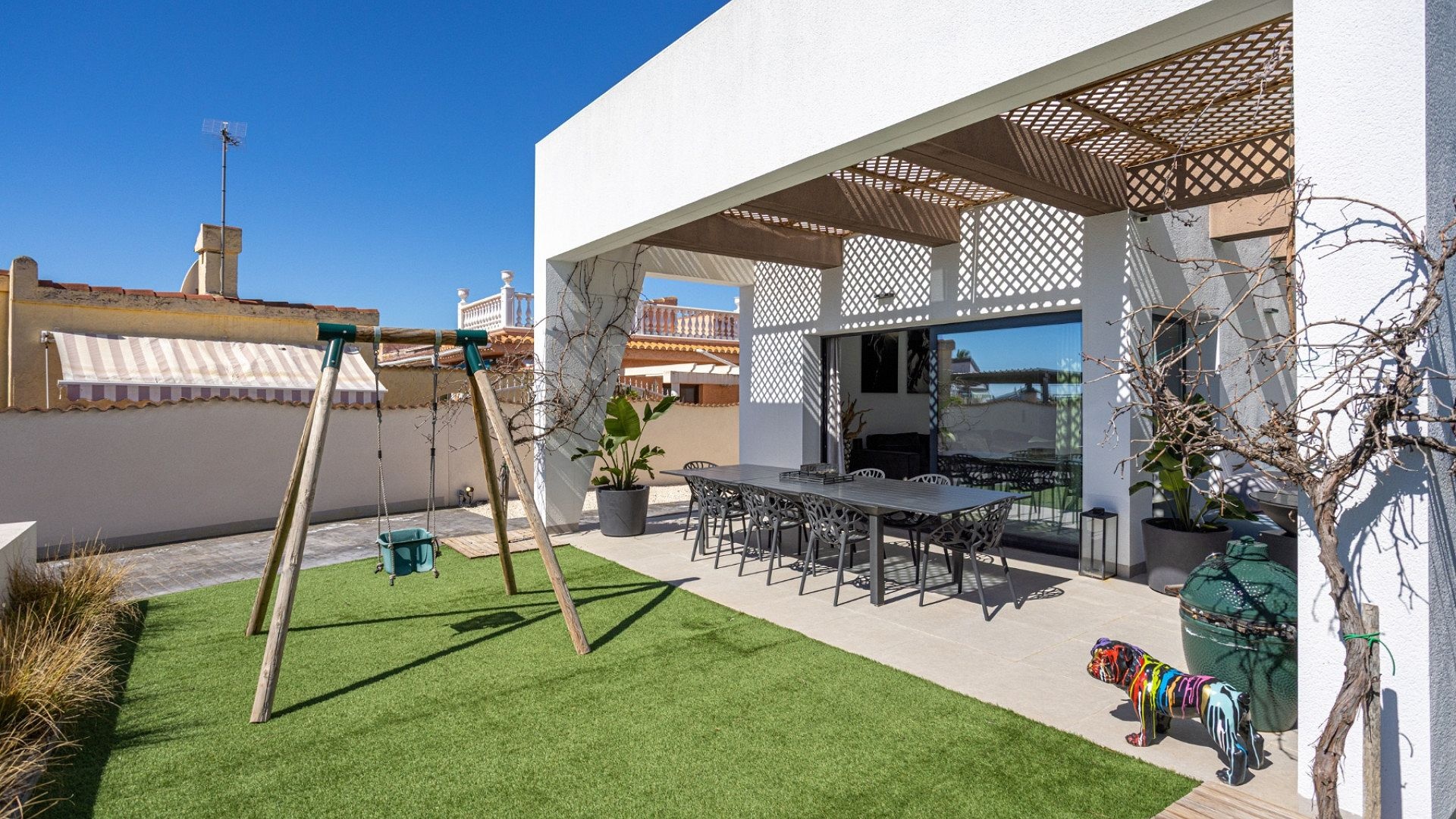 Resale - 4 Bedroom 3 Bathroom Villa in Ciudad Quesada -  - Alicante
