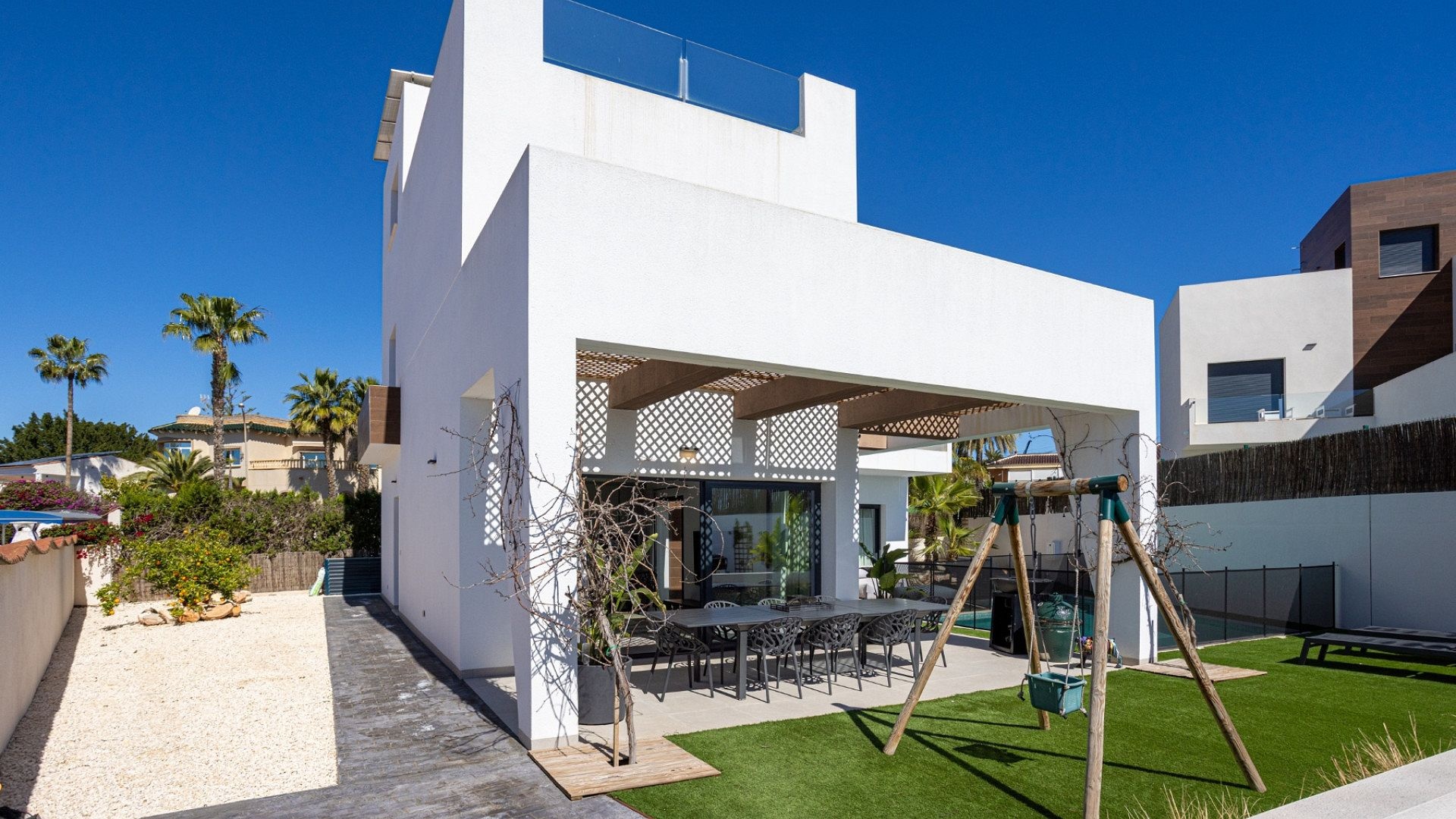 Resale - 4 Bedroom 3 Bathroom Villa in Ciudad Quesada -  - Alicante