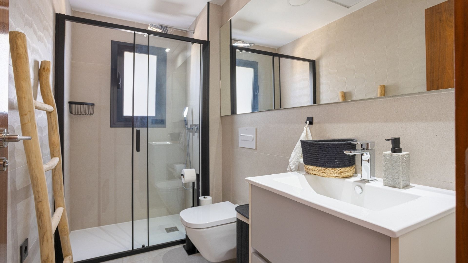 Resale - 4 Bedroom 3 Bathroom Villa in Ciudad Quesada -  - Alicante