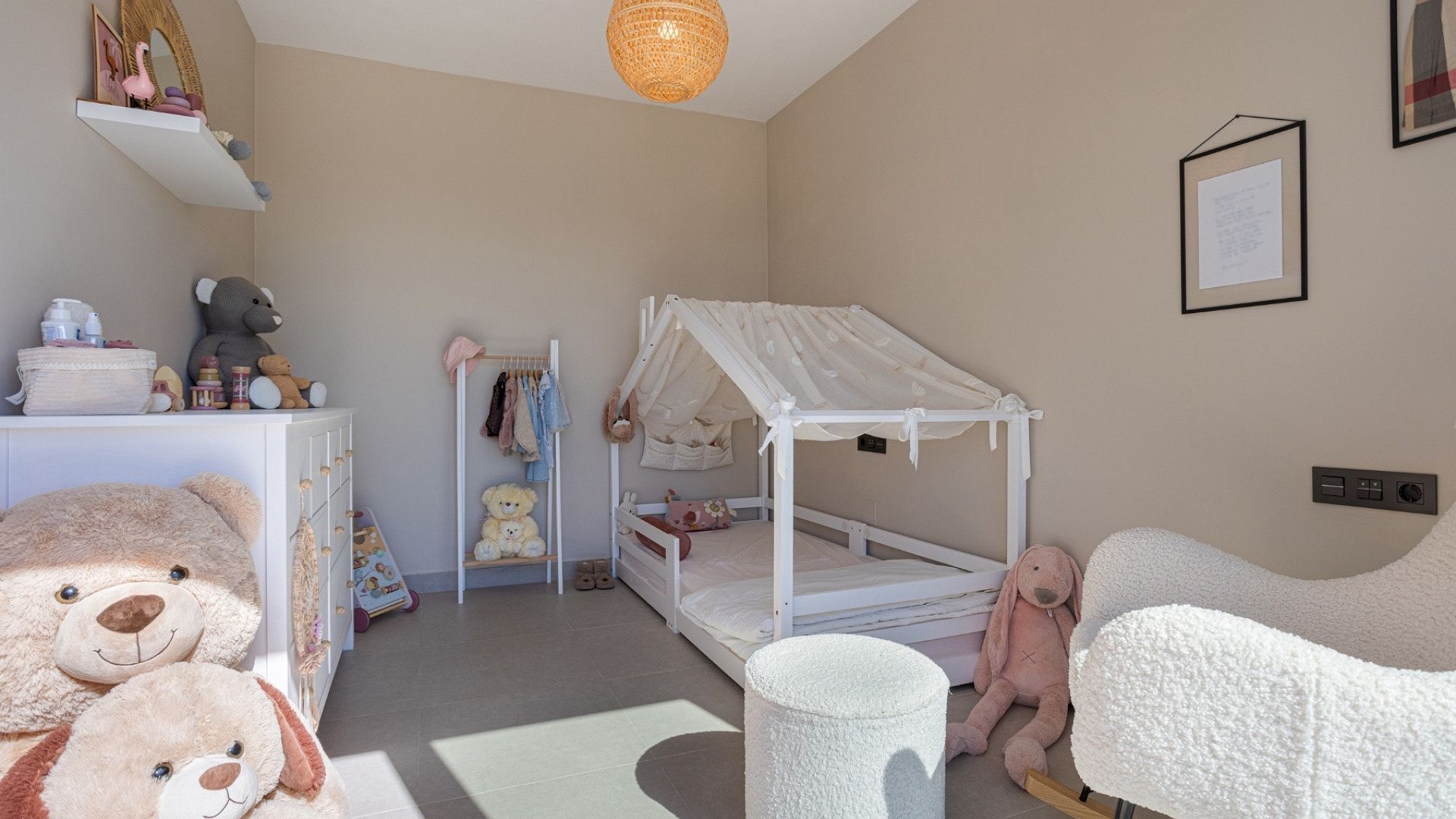 Resale - 4 Bedroom 3 Bathroom Villa in Ciudad Quesada -  - Alicante
