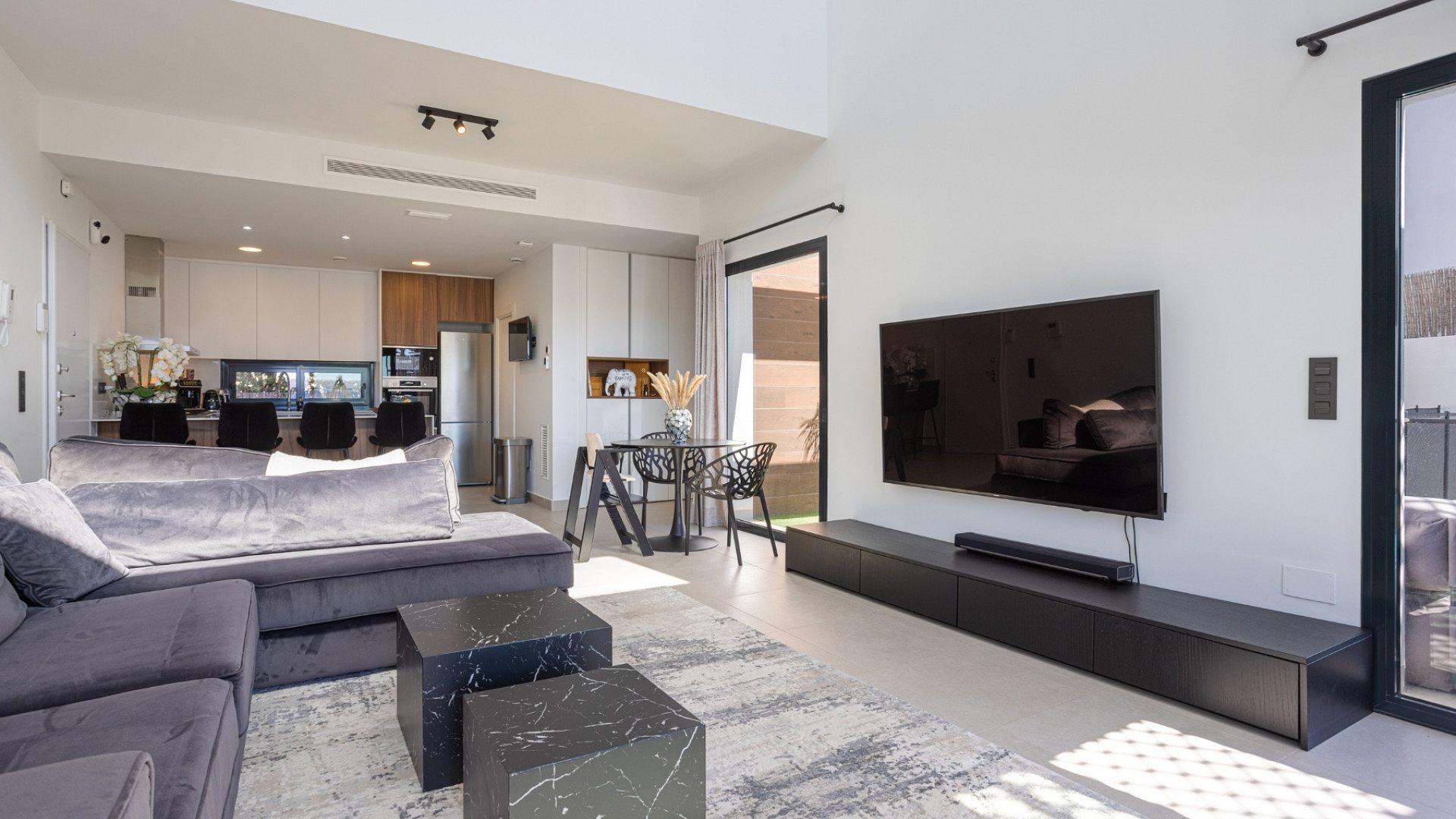 Resale - 4 Bedroom 3 Bathroom Villa in Ciudad Quesada -  - Alicante