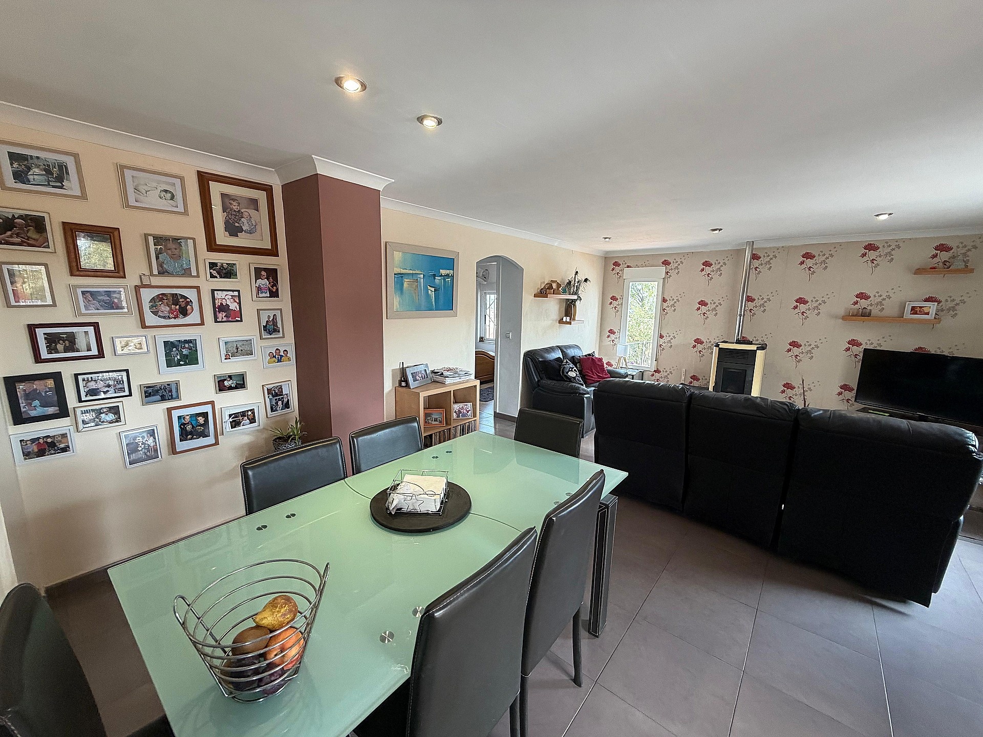 Resale - 5 Bedroom 3 Bathroom Villa in Sax -  - Alicante
