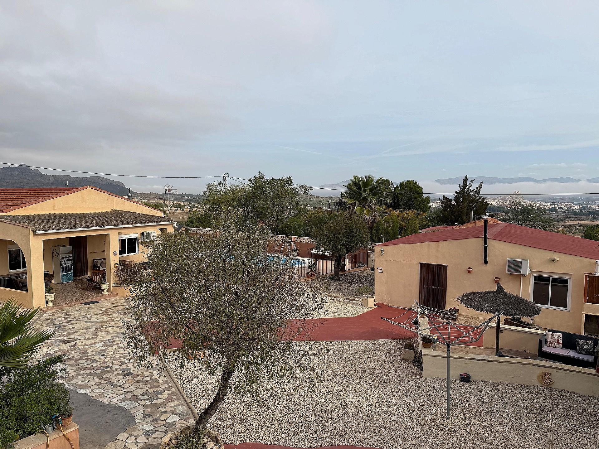 Resale - 5 Bedroom 3 Bathroom Villa in Sax -  - Alicante