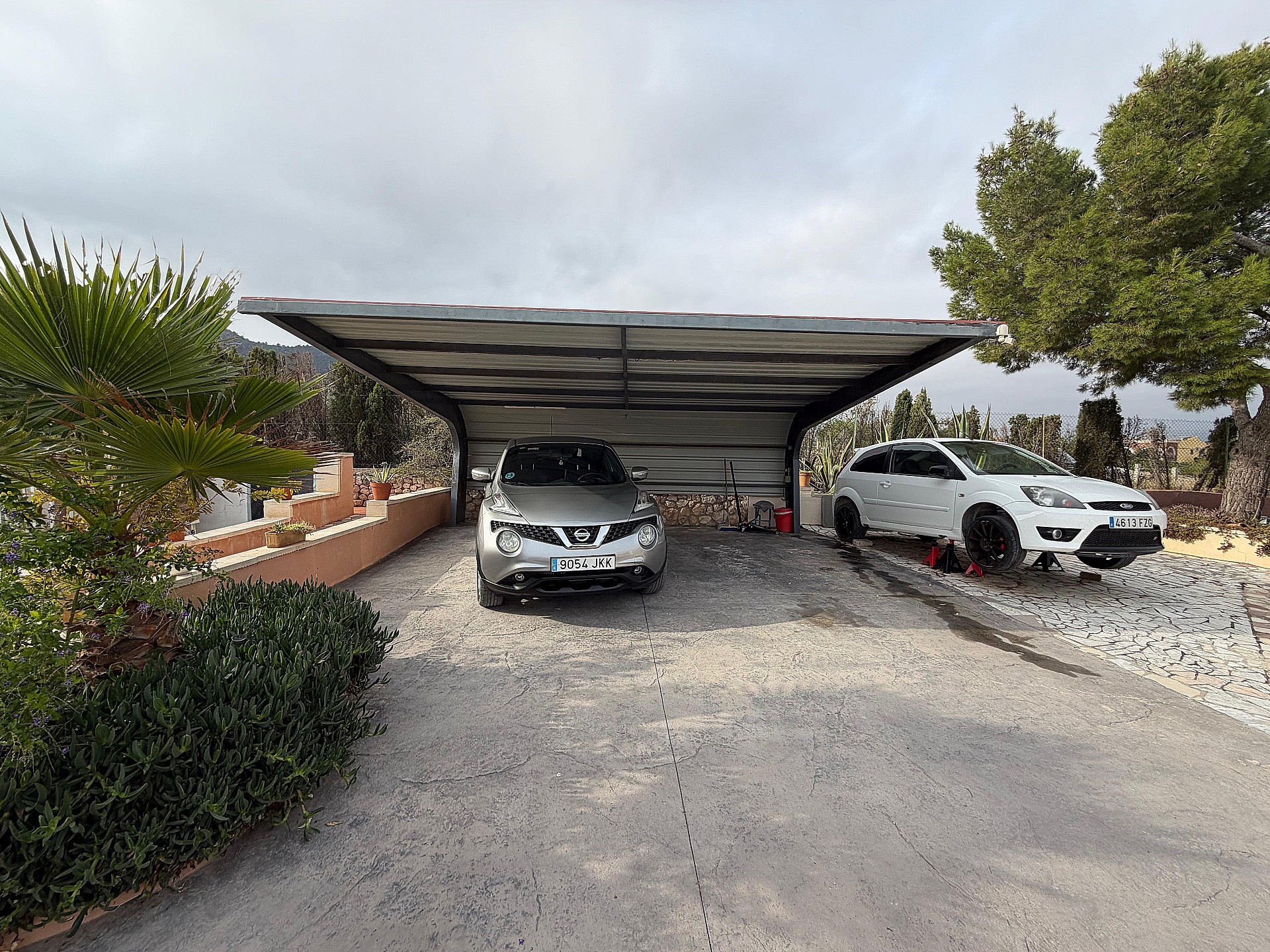 Resale - 5 Bedroom 3 Bathroom Villa in Sax -  - Alicante