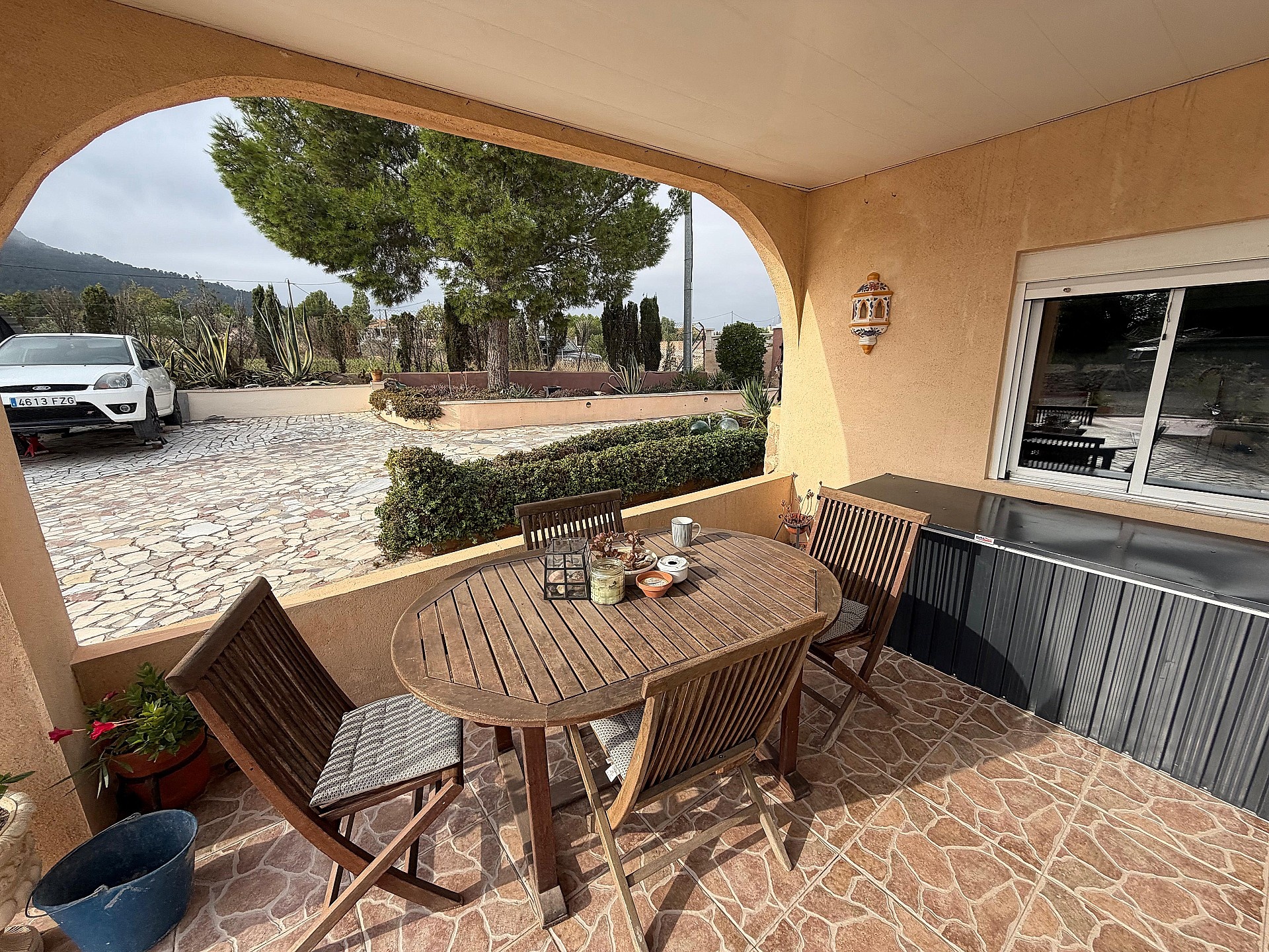 Resale - 5 Bedroom 3 Bathroom Villa in Sax -  - Alicante