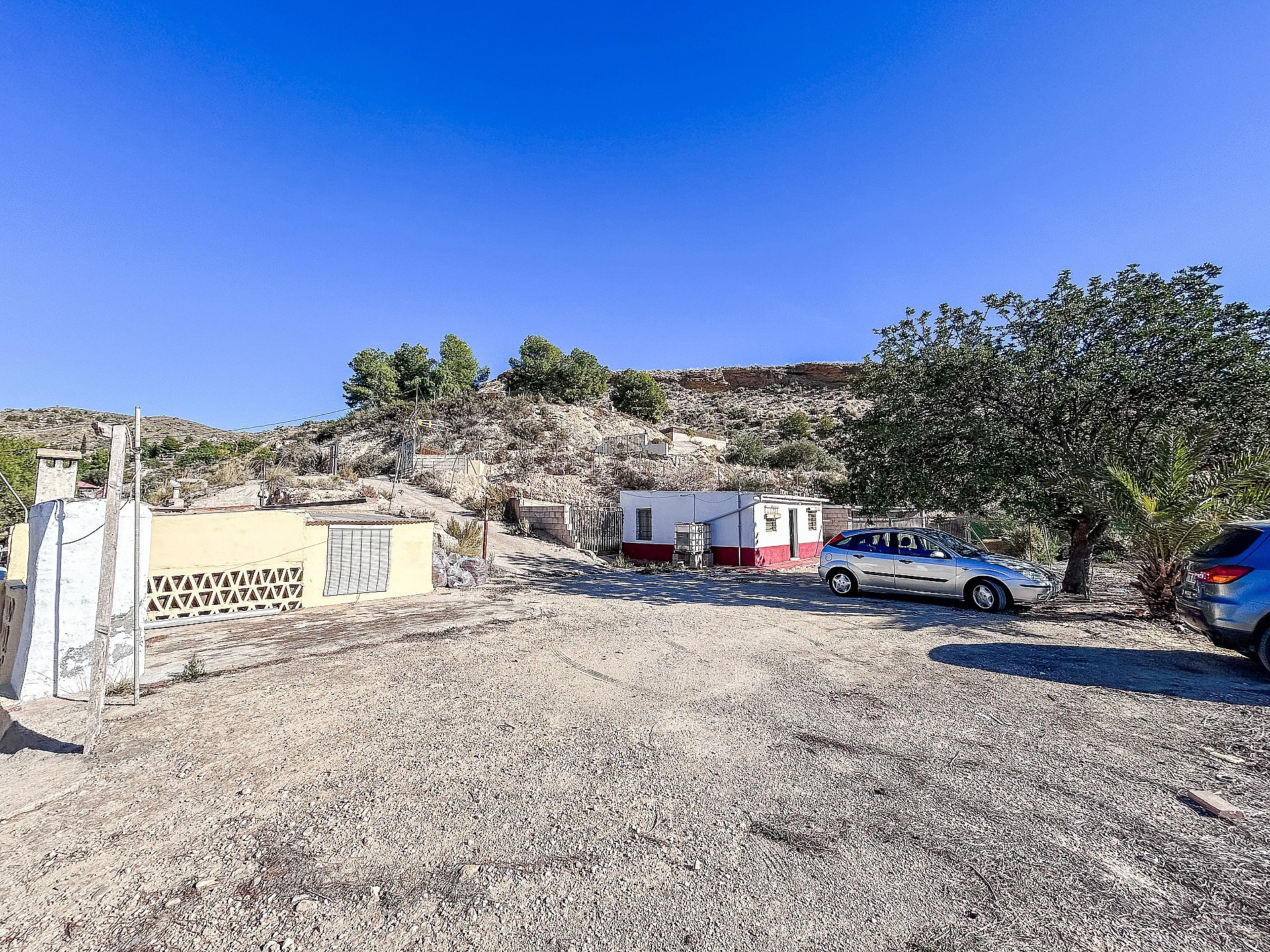Resale - 4 Bedroom 1 Bathroom Country house in Crevillente -  - Alicante