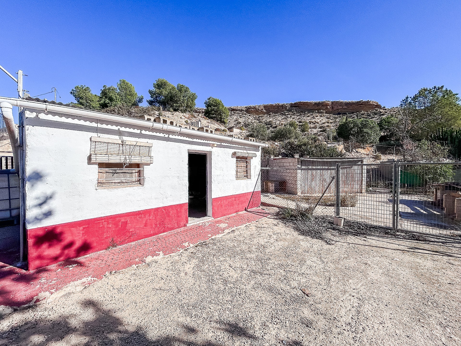 Resale - 4 Bedroom 1 Bathroom Country house in Crevillente -  - Alicante