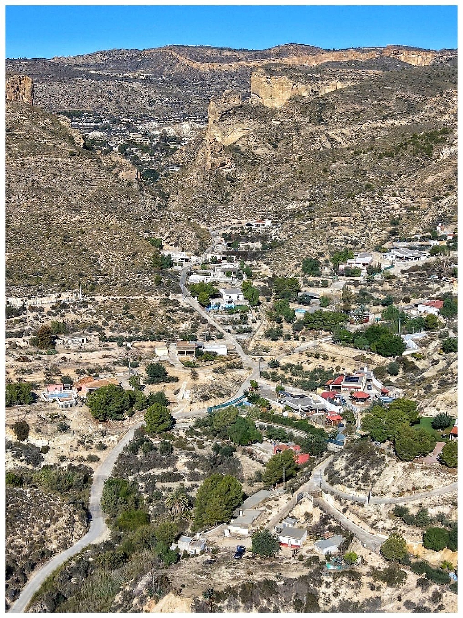 Resale - 4 Bedroom 1 Bathroom Country house in Crevillente -  - Alicante