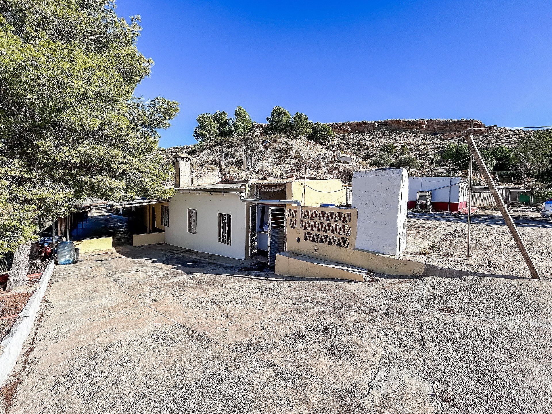 Resale - 4 Bedroom 1 Bathroom Country house in Crevillente -  - Alicante