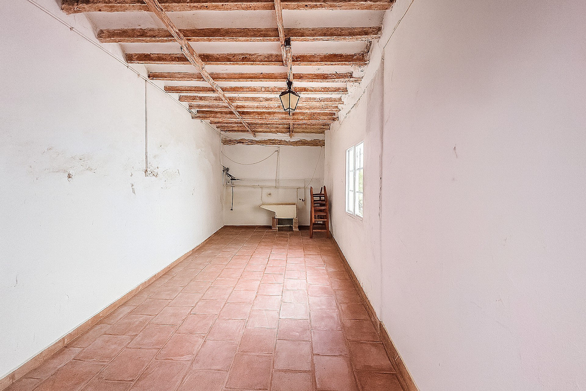 Resale - 9 Bedroom 2 Bathroom Semi-detached in Sax -  - Alicante
