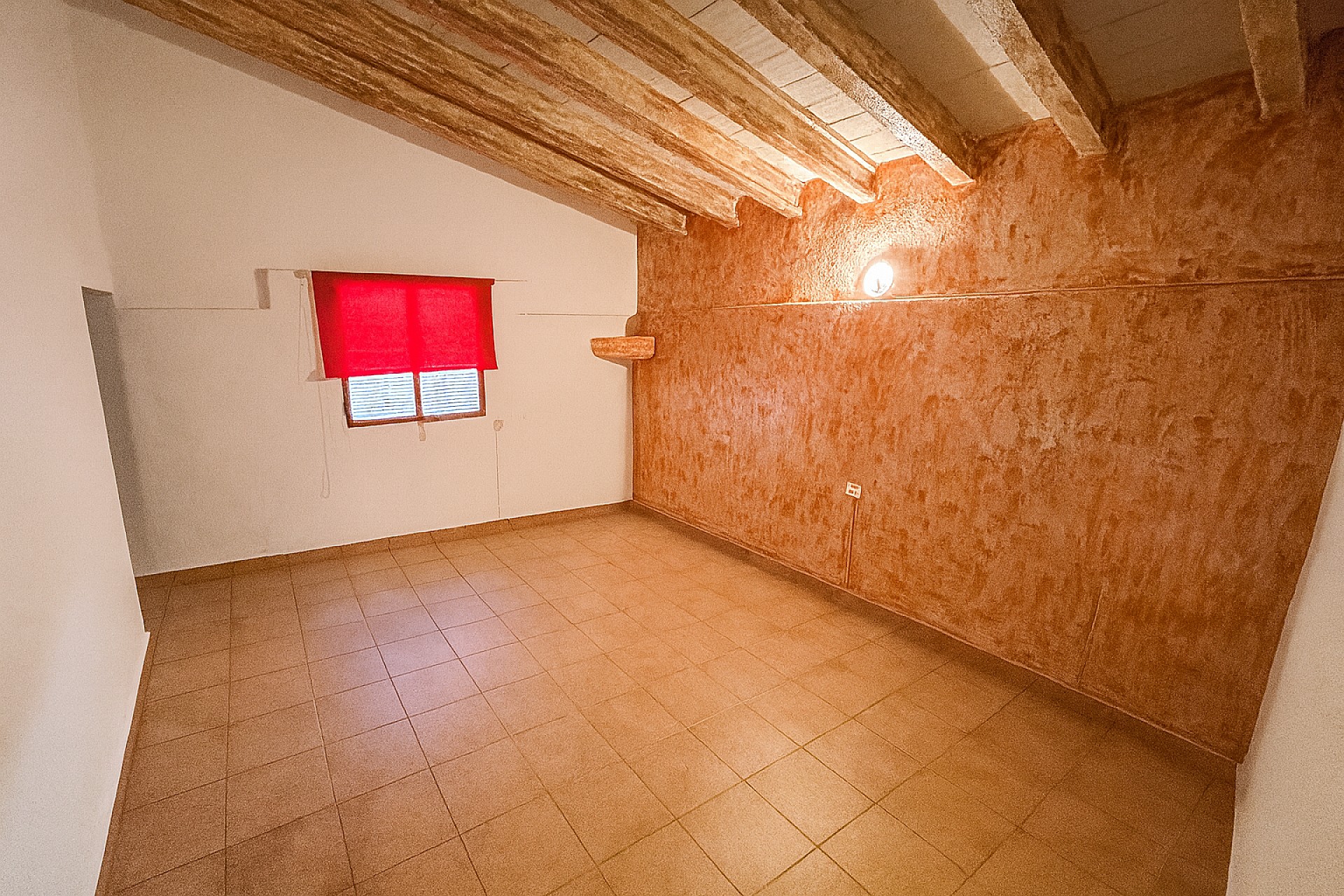 Resale - 9 Bedroom 2 Bathroom Semi-detached in Sax -  - Alicante