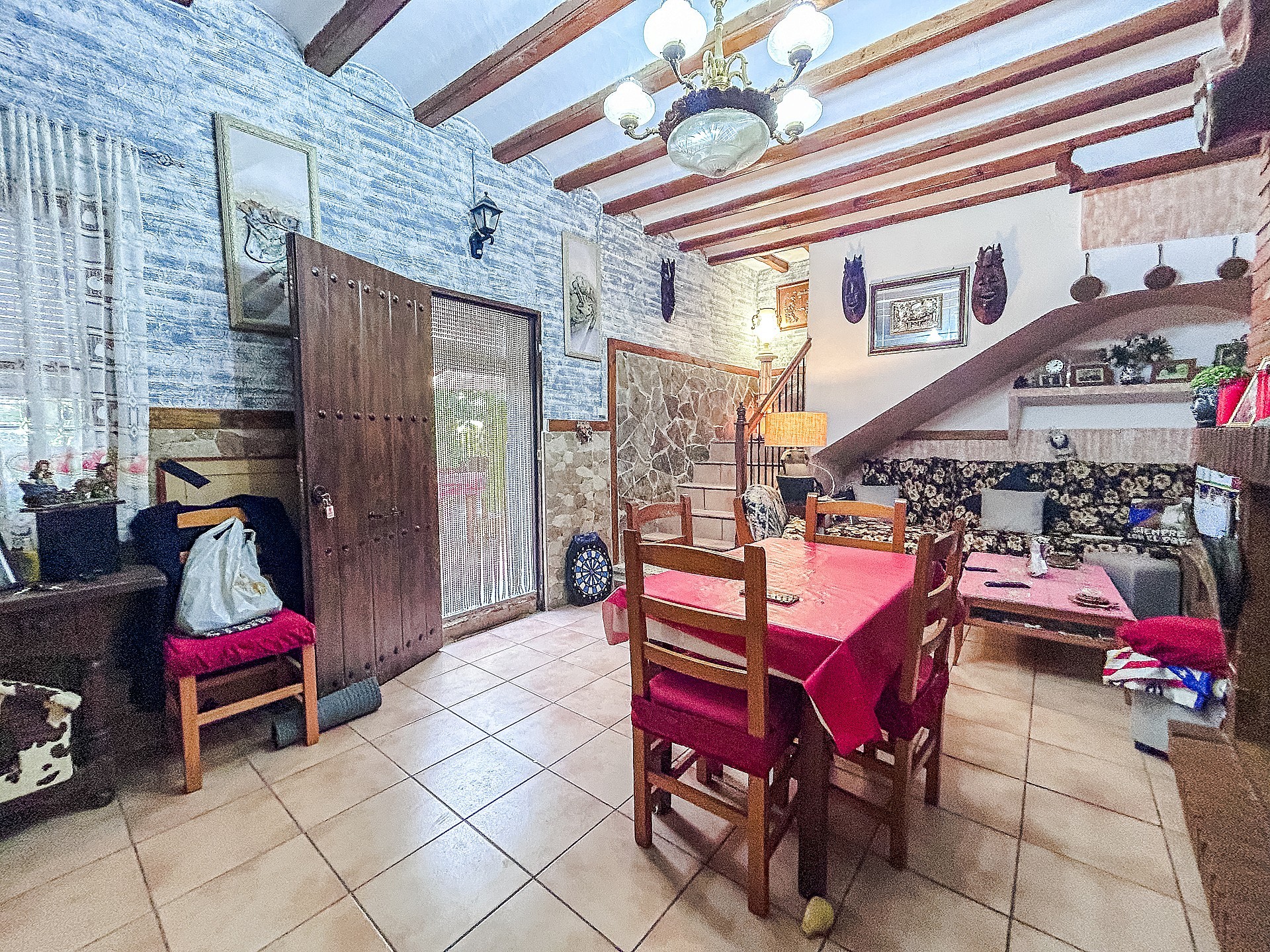 Resale - 9 Bedroom 2 Bathroom Semi-detached in Sax -  - Alicante