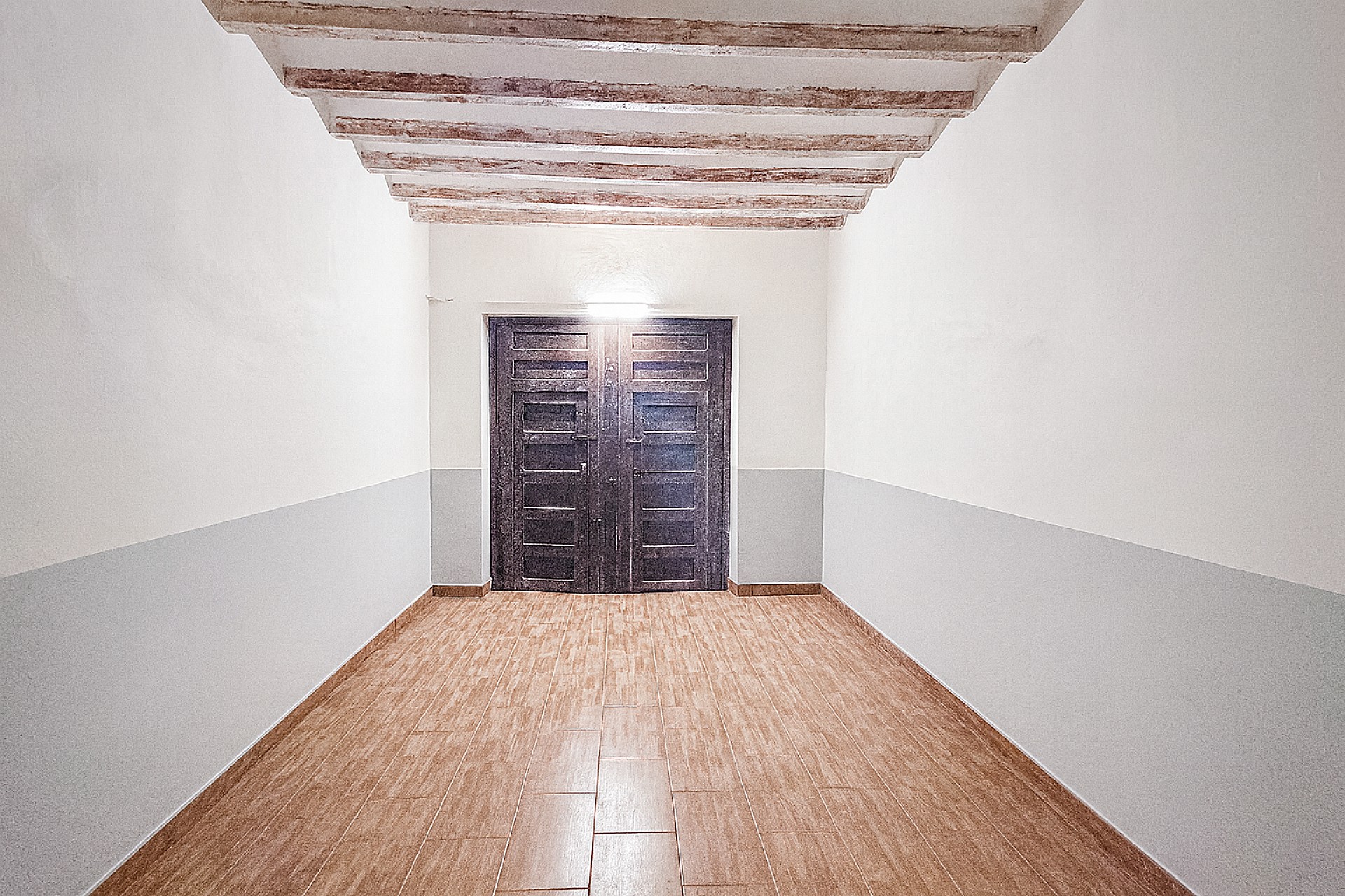 Resale - 9 Bedroom 2 Bathroom Semi-detached in Sax -  - Alicante