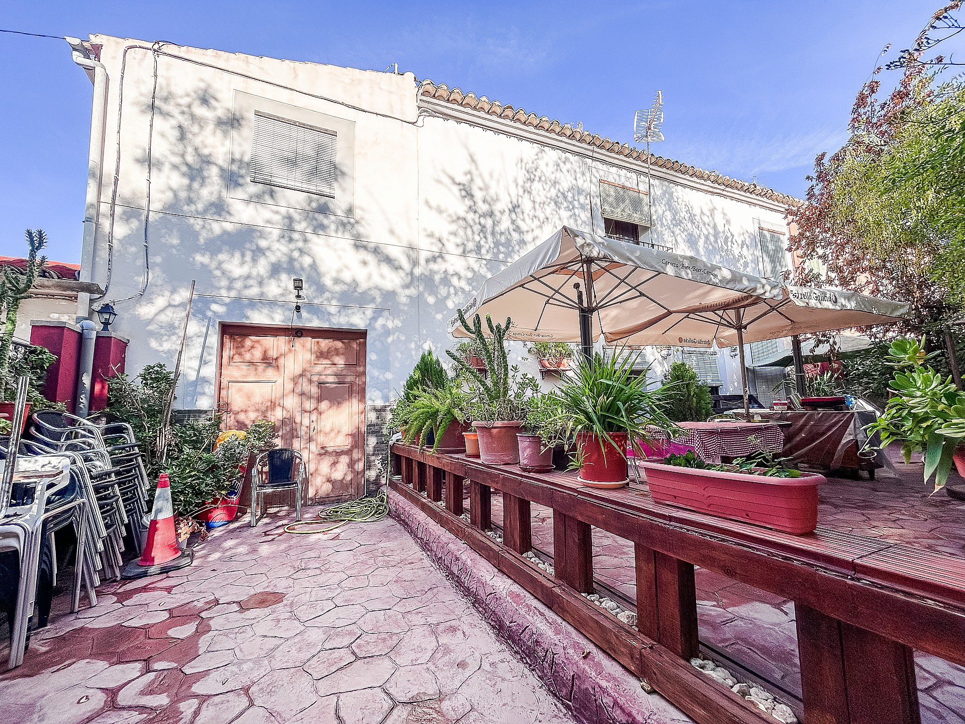 Resale - 9 Bedroom 2 Bathroom Semi-detached in Sax -  - Alicante