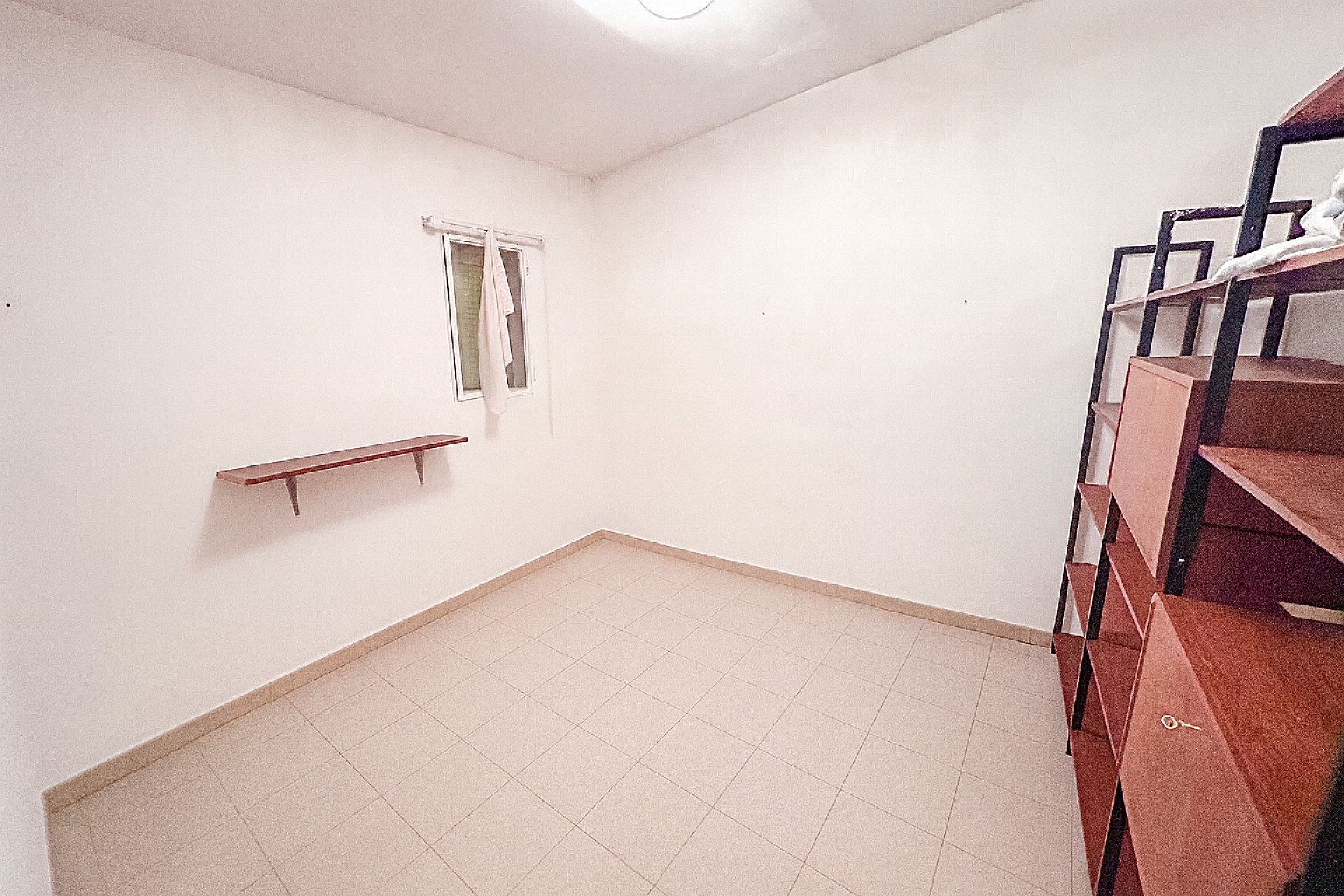 Resale - 9 Bedroom 2 Bathroom Semi-detached in Sax -  - Alicante