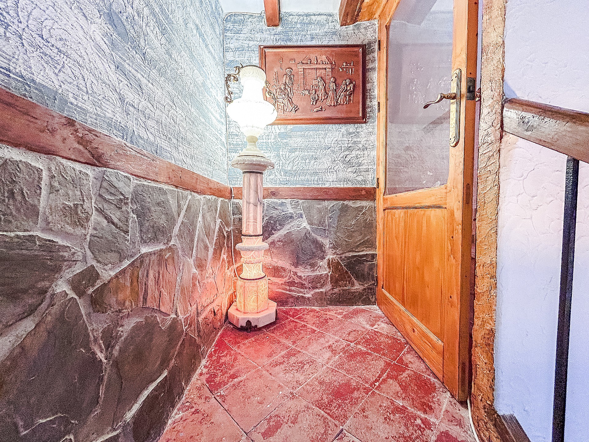 Resale - 9 Bedroom 2 Bathroom Semi-detached in Sax -  - Alicante
