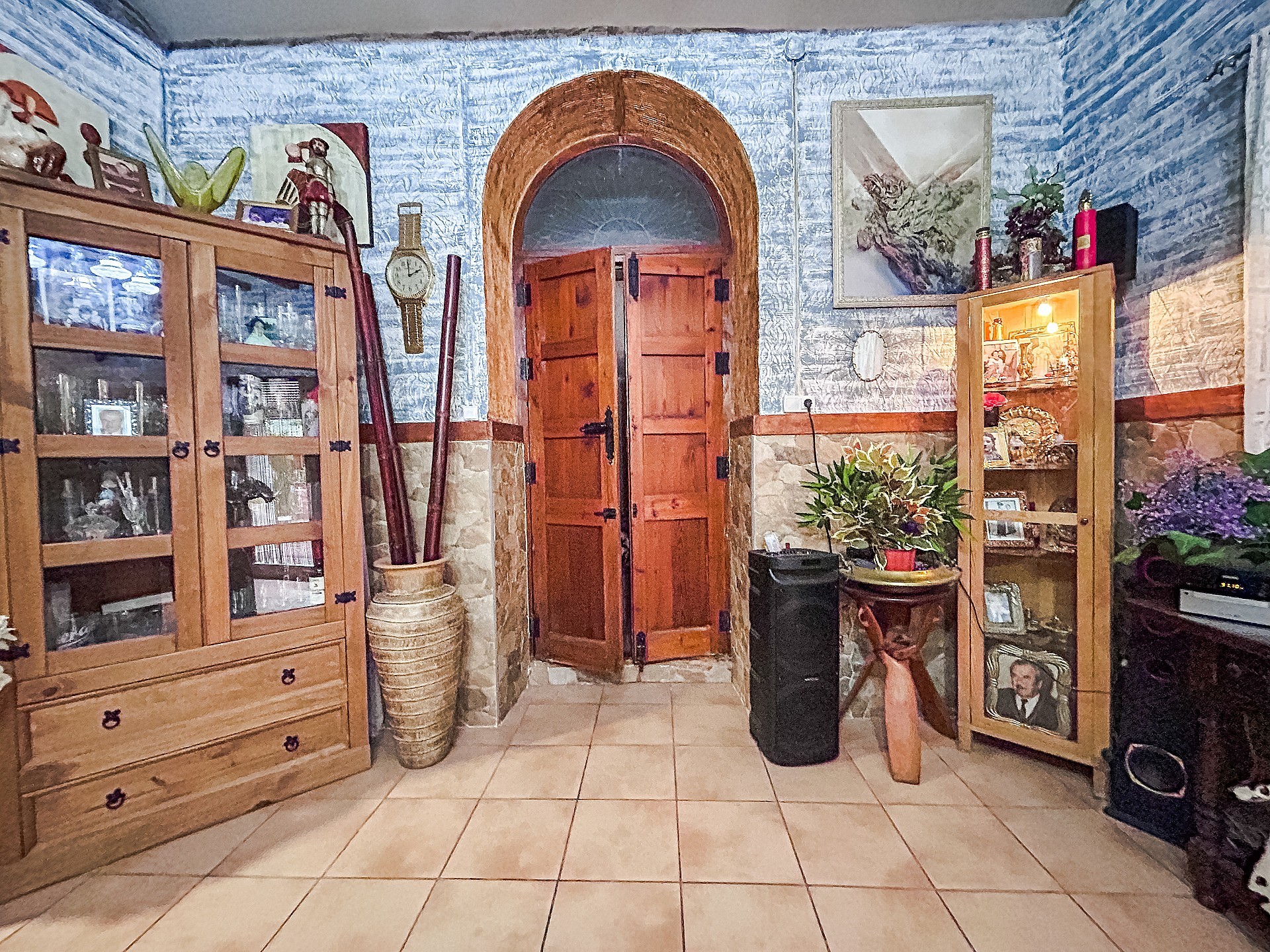 Resale - 9 Bedroom 2 Bathroom Semi-detached in Sax -  - Alicante