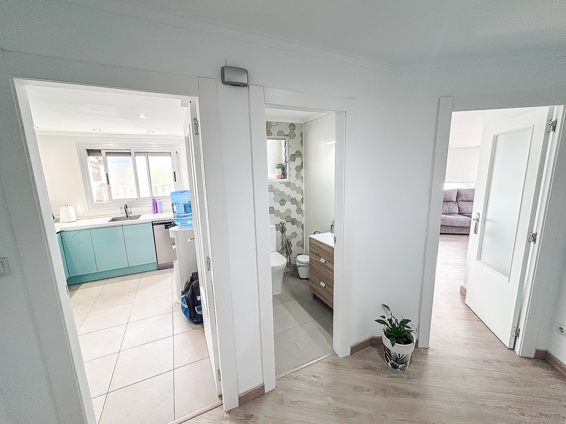 Resale - 3 Bedroom 2 Bathroom Apartment in Salinas -  - Alicante