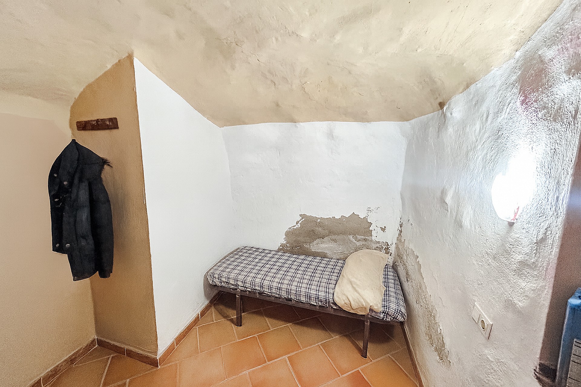 Sold - 4 Bedroom 1 Bathroom Cave House in Casas del Señor -  - Alicante