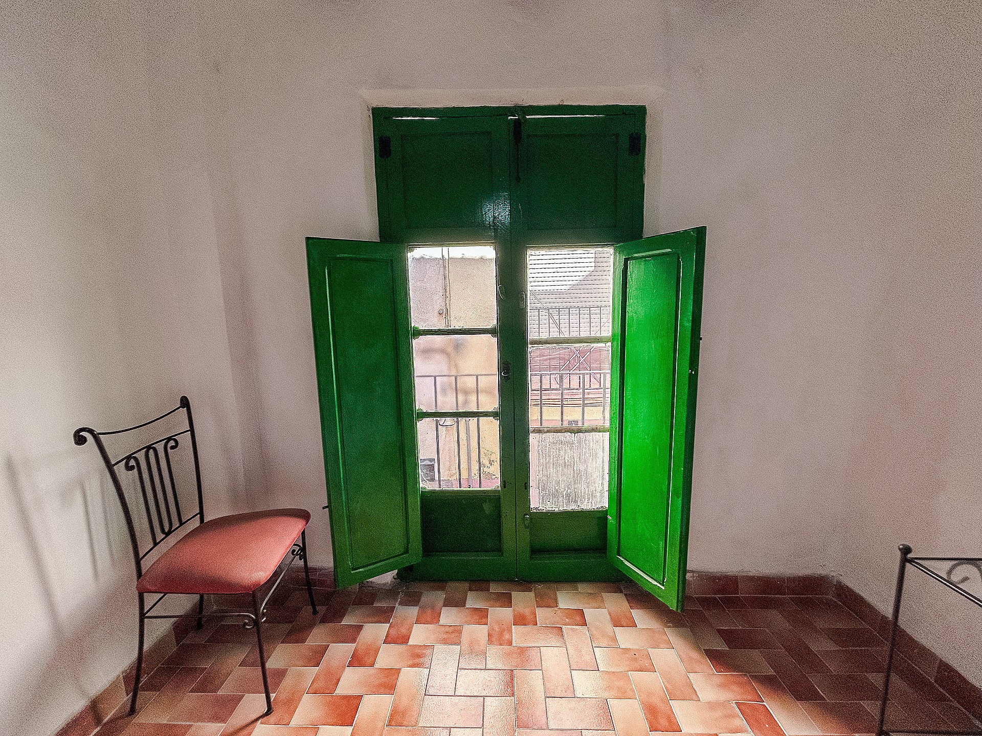 Resale - 4 Bedroom 2 Bathroom Townhouse in Onil -  - Alicante